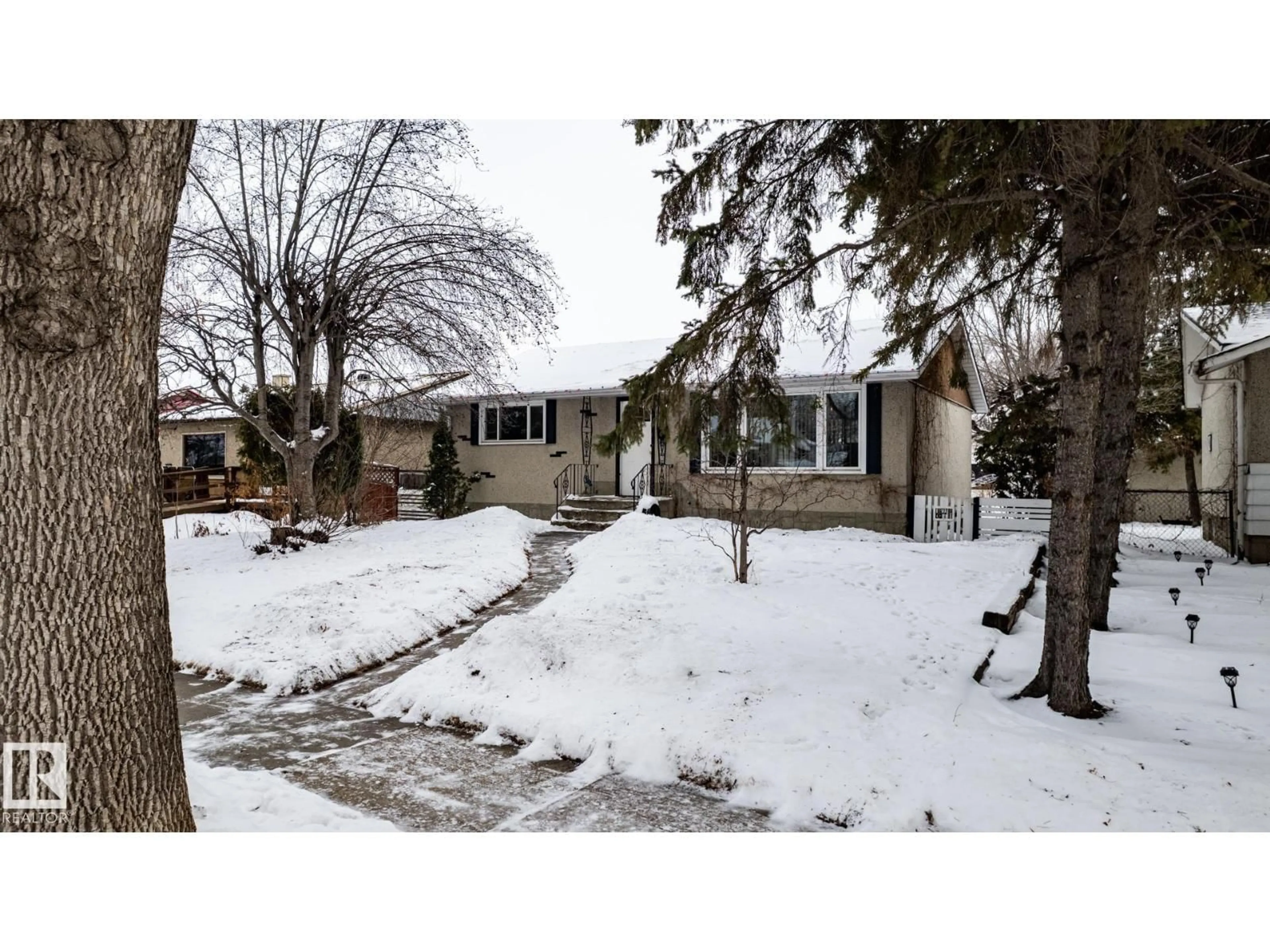 A pic from outside/outdoor area/front of a property/back of a property/a pic from drone, street for NW - 12231 47 ST, Edmonton Alberta T5W2X6