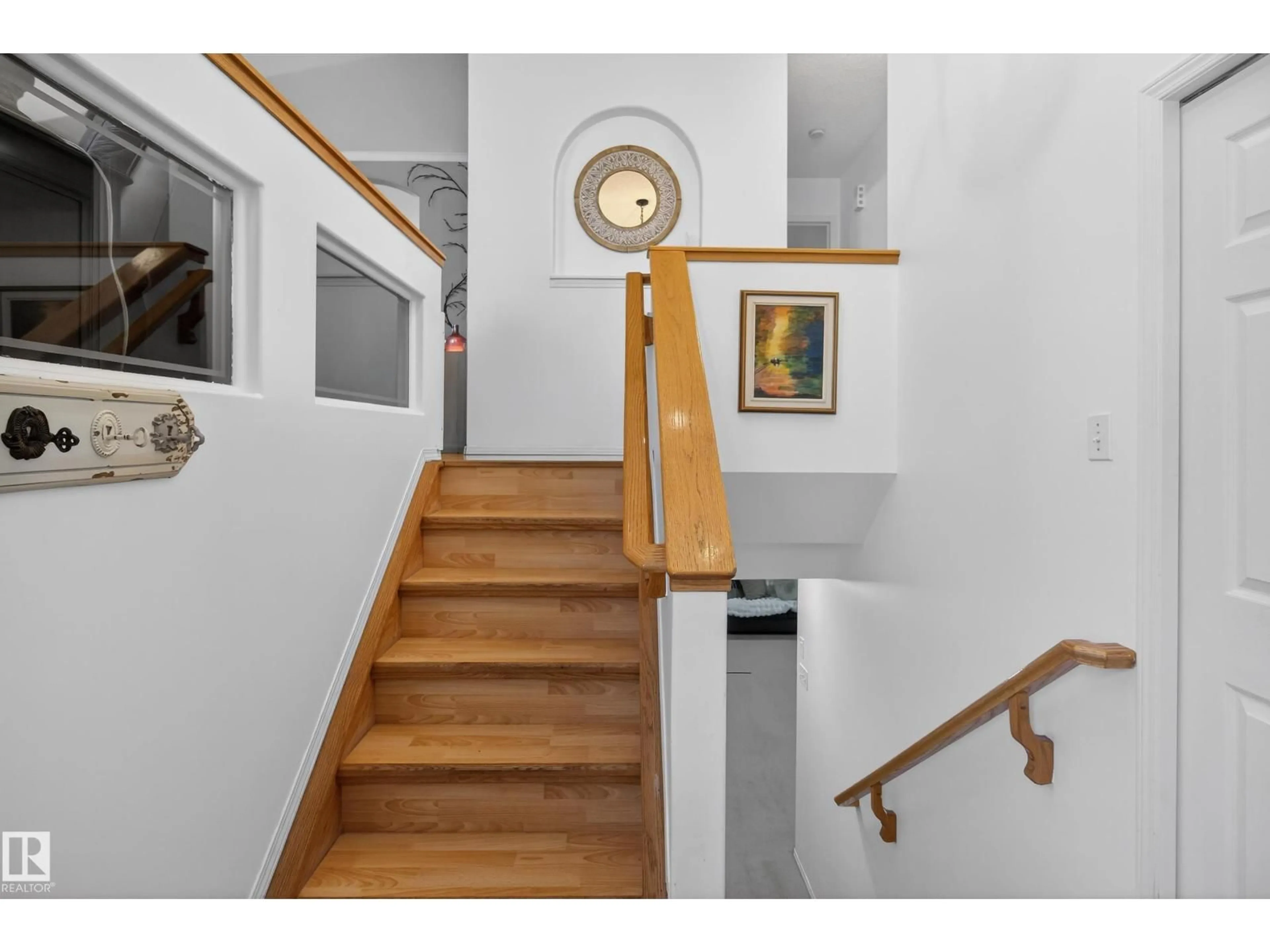 Indoor foyer for 162 FOXBORO PL, Sherwood Park Alberta T8A5Y6