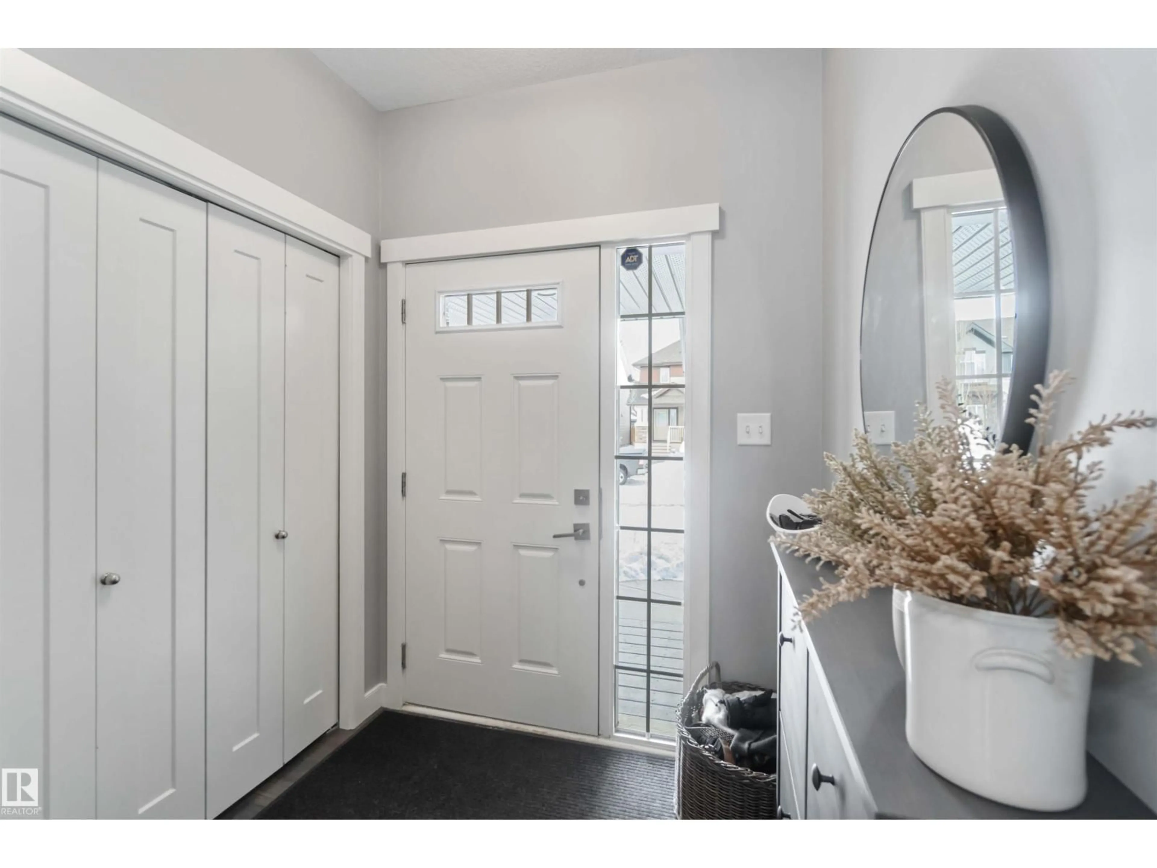 Indoor entryway for 17143 38 ST, Edmonton Alberta T6L5A6