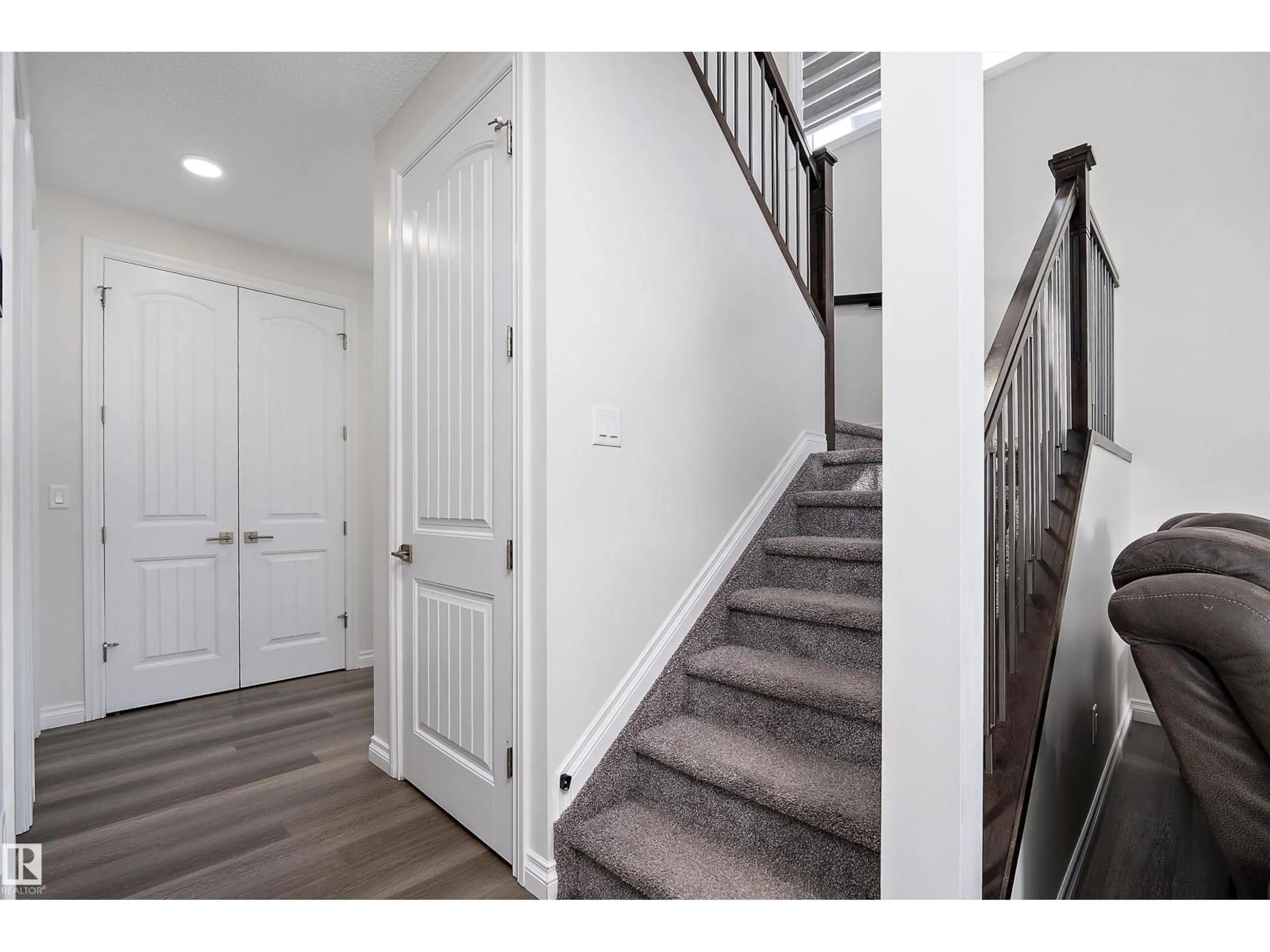 Indoor entryway for SW - 5211 23A AV, Edmonton Alberta T6X2X3