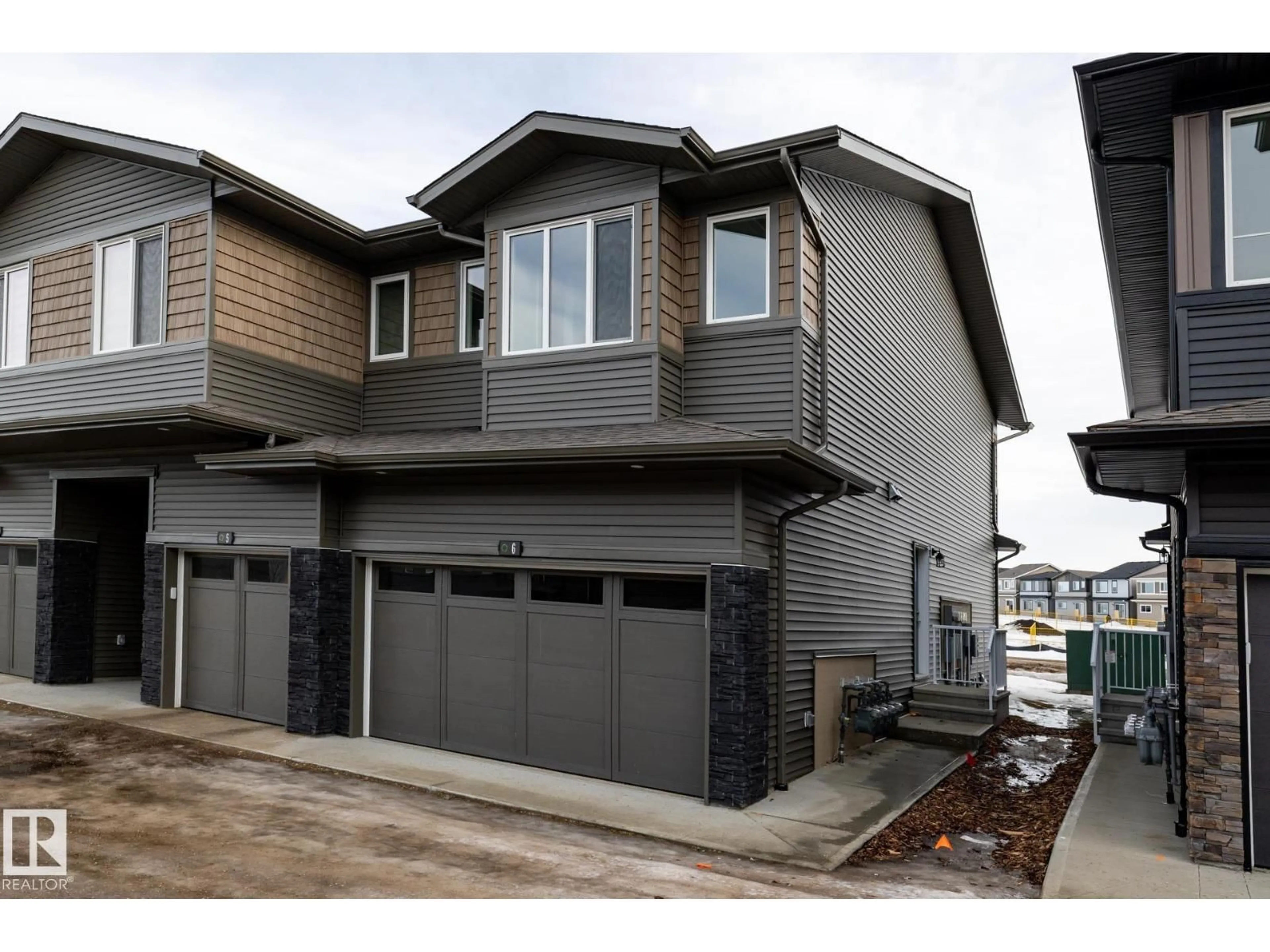 Home with vinyl exterior material, street for #6 - 2710 66 ST, Edmonton Alberta T6X3H4