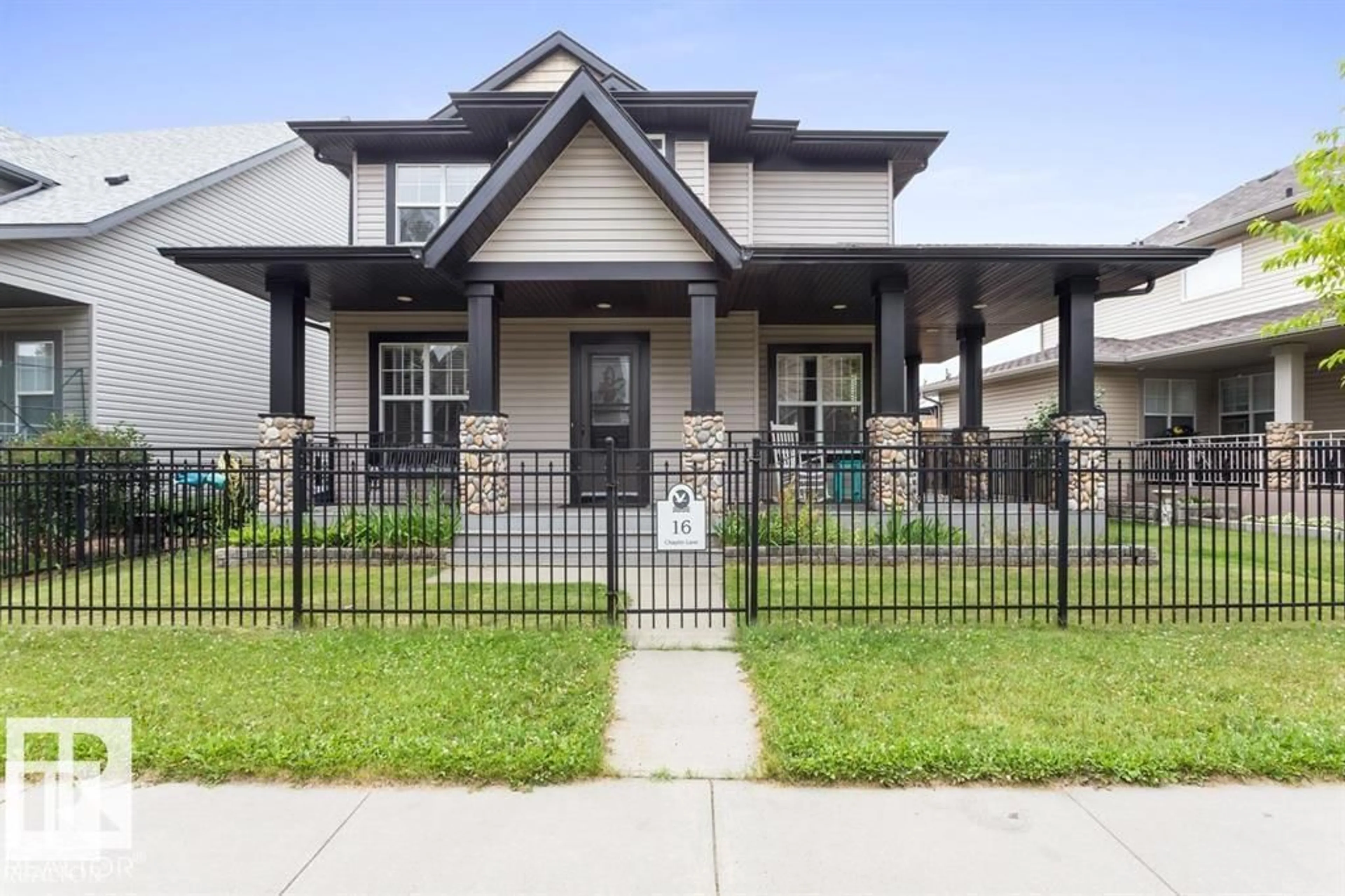 Home with vinyl exterior material, street for 16 CHAPLIN LN, Sherwood Park Alberta T8H0B1