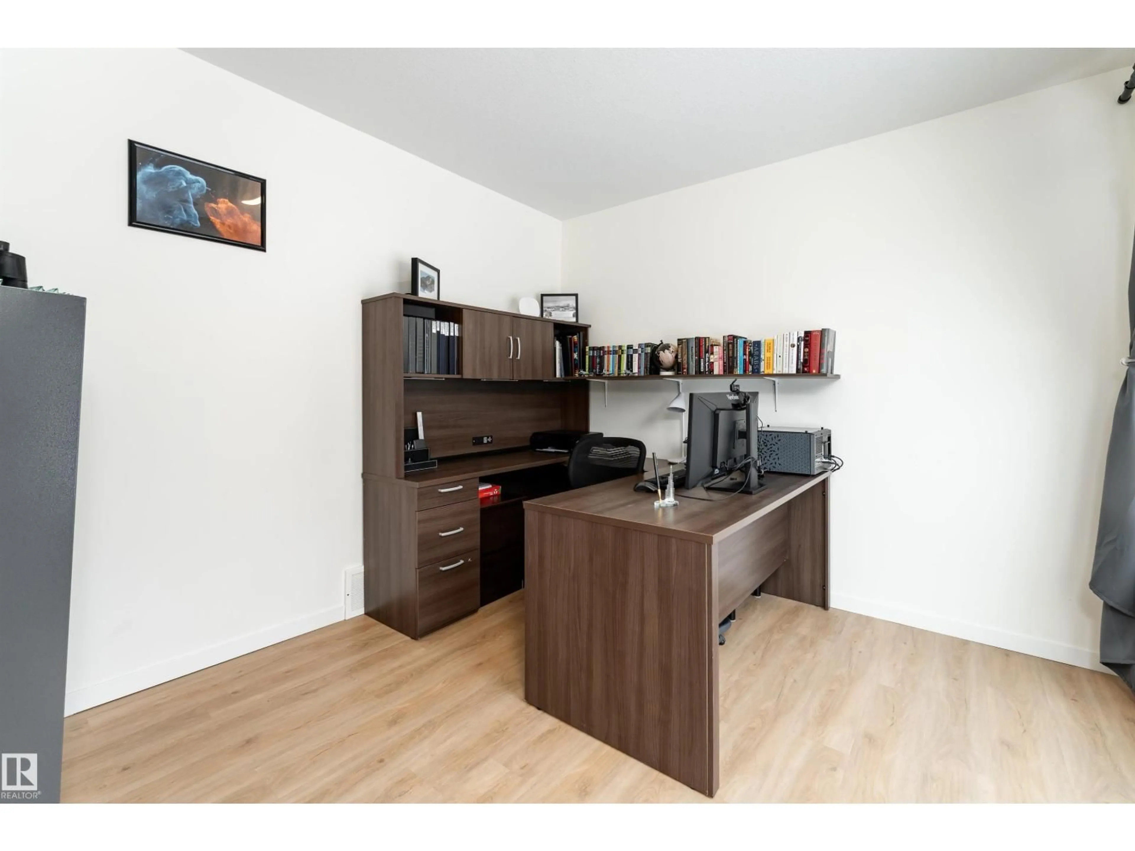 Standard kitchen, wood/laminate floor for SW - 427 39 ST, Edmonton Alberta T6X2X9