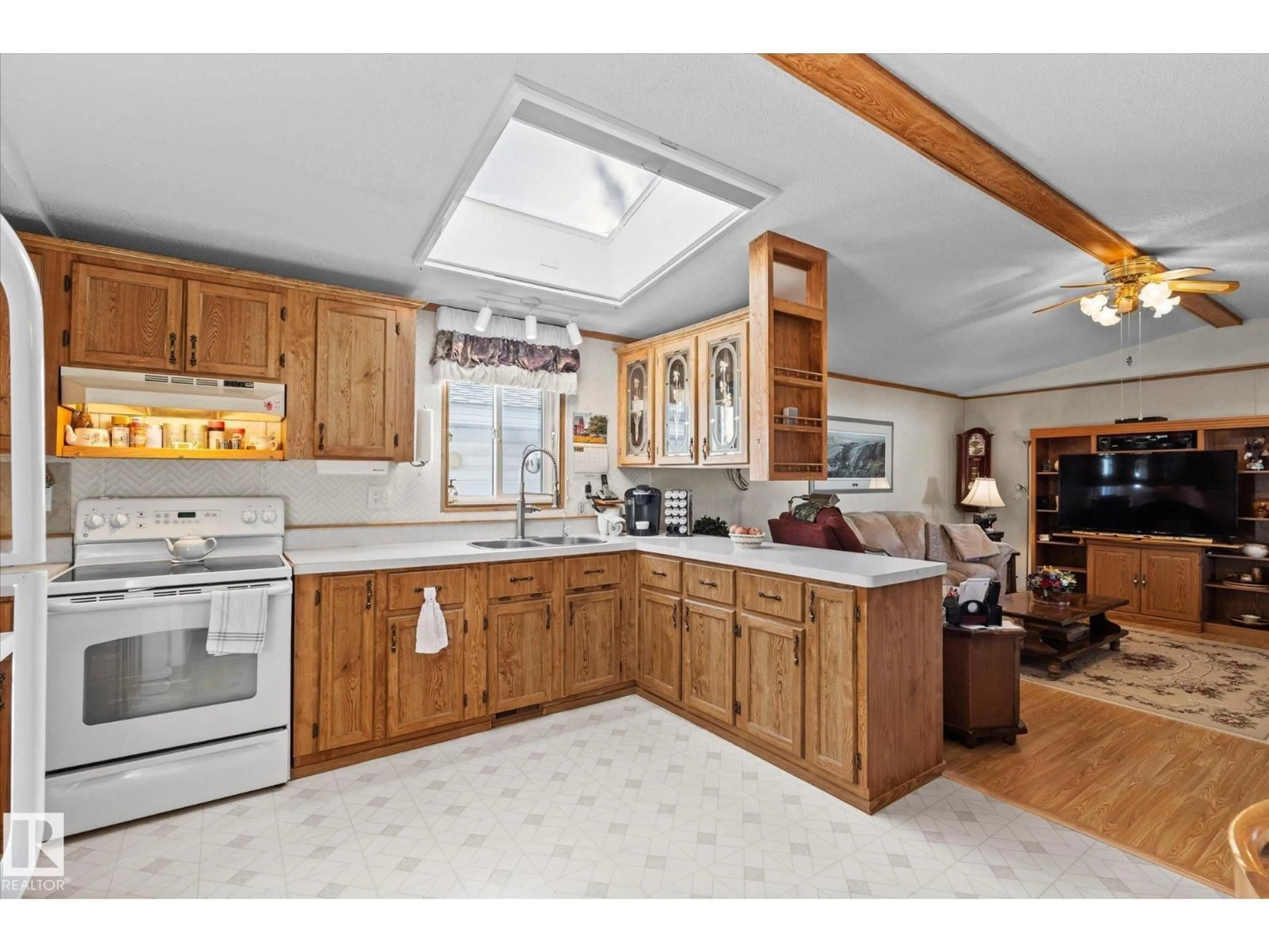 Open concept kitchen, unknown for 89 3400 48, Stony Plain Alberta T7Z1C1