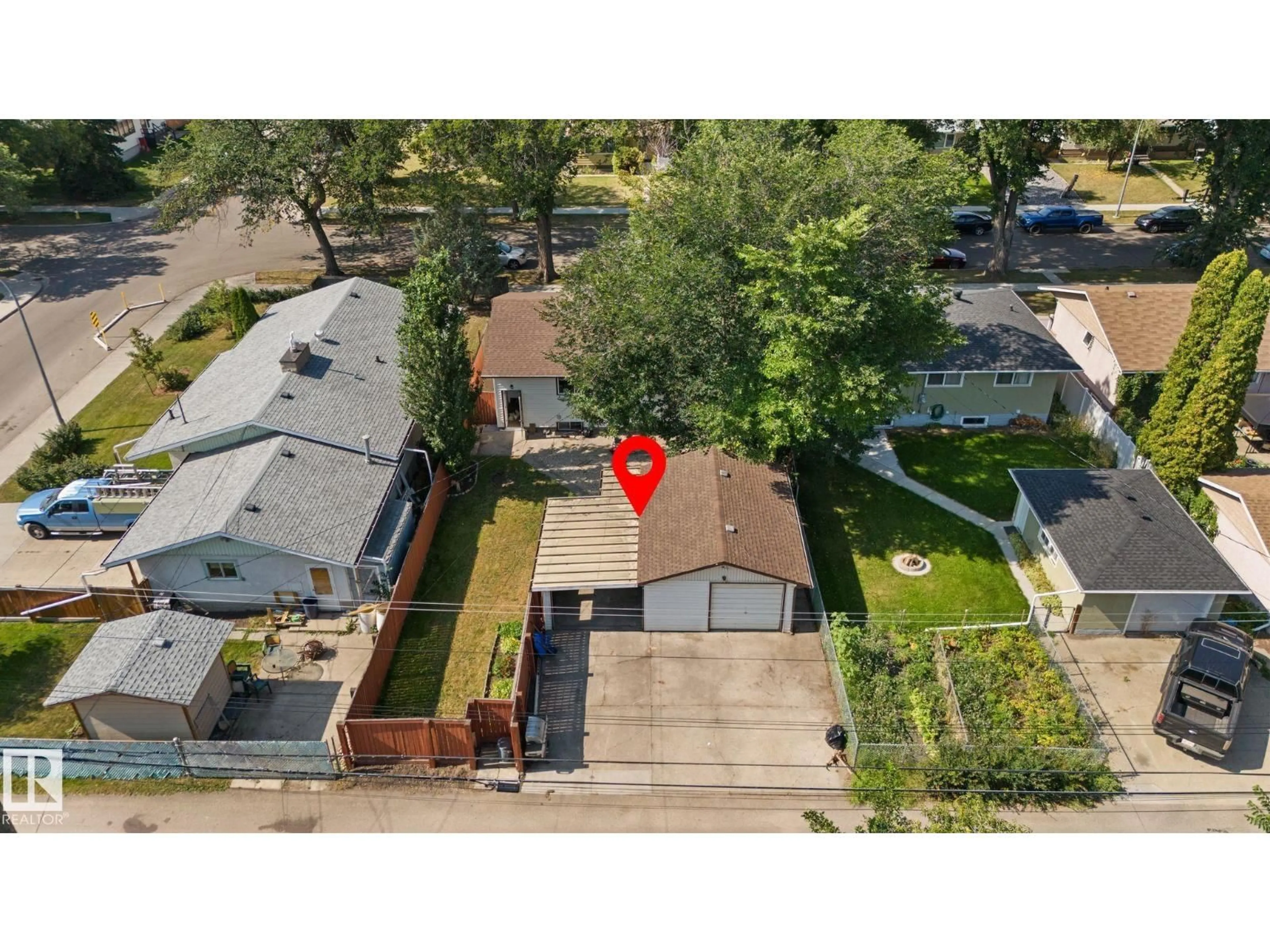 A pic from outside/outdoor area/front of a property/back of a property/a pic from drone, street for 12107 53 ST, Edmonton Alberta T5W3L8