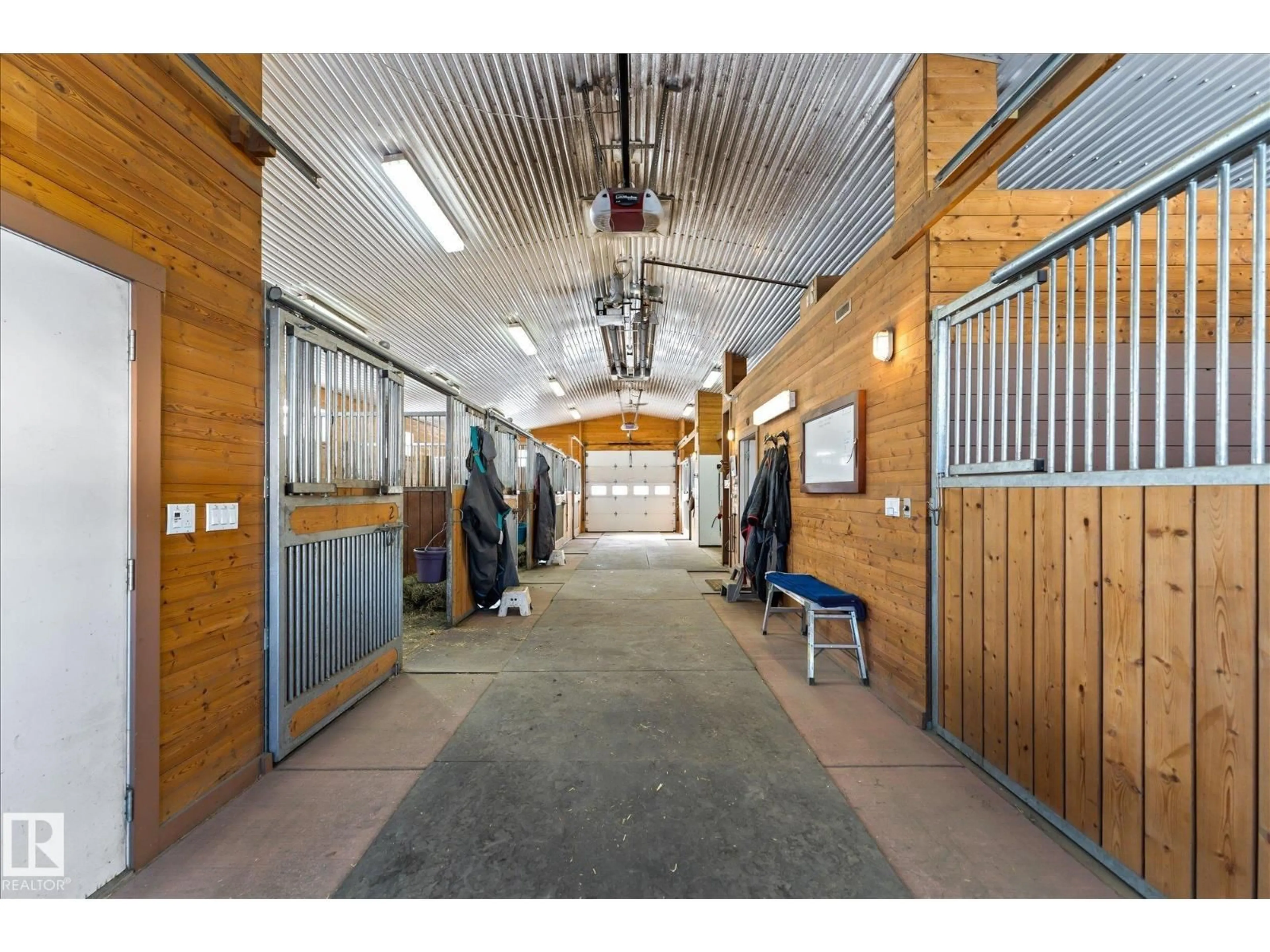 Indoor garage for 21031 TWP ROAD 530, Rural Strathcona County Alberta T8G2C7