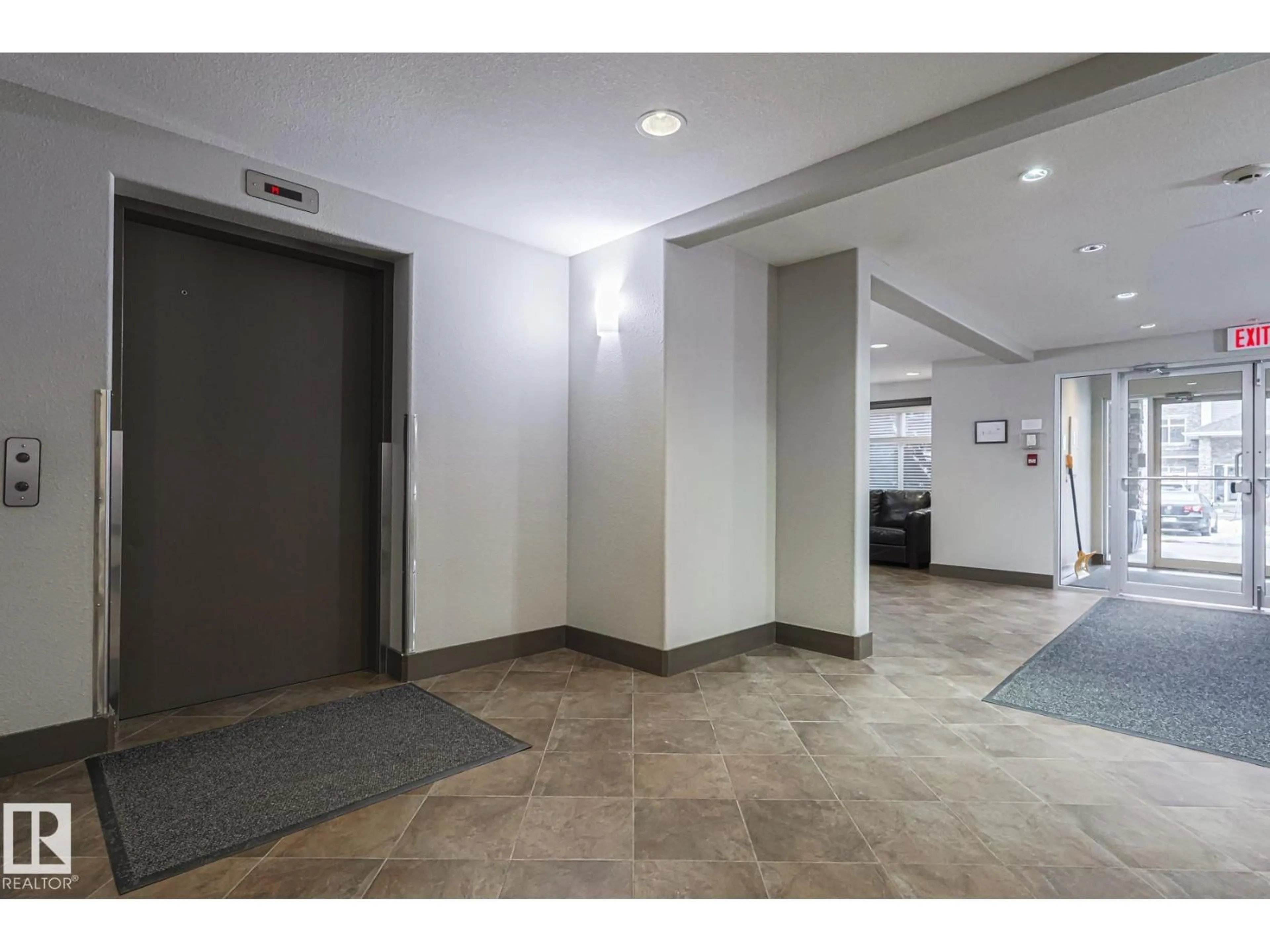 Indoor foyer for 313 ELLERSLIE RD SW, Edmonton Alberta T6W0J3