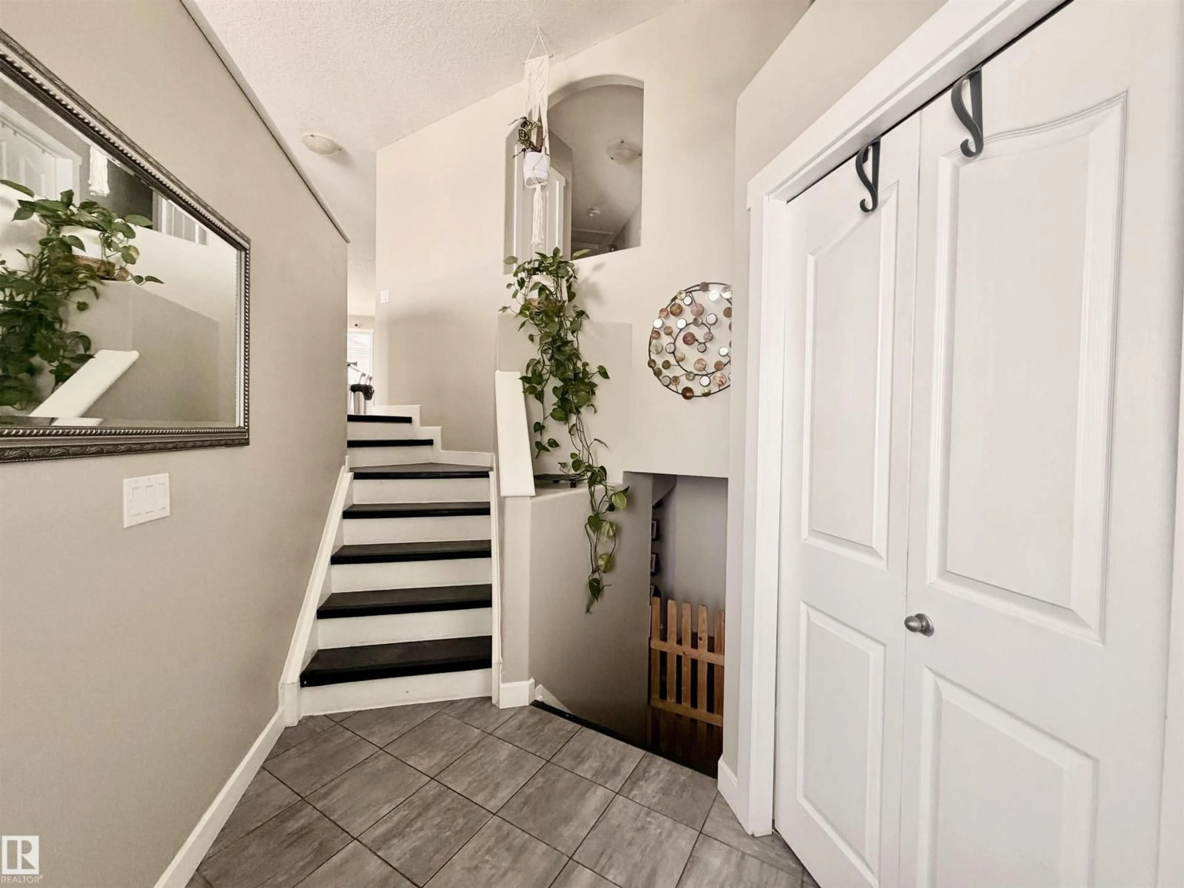 Indoor entryway for 29 WALTERS CO, Leduc Alberta T9E0H9