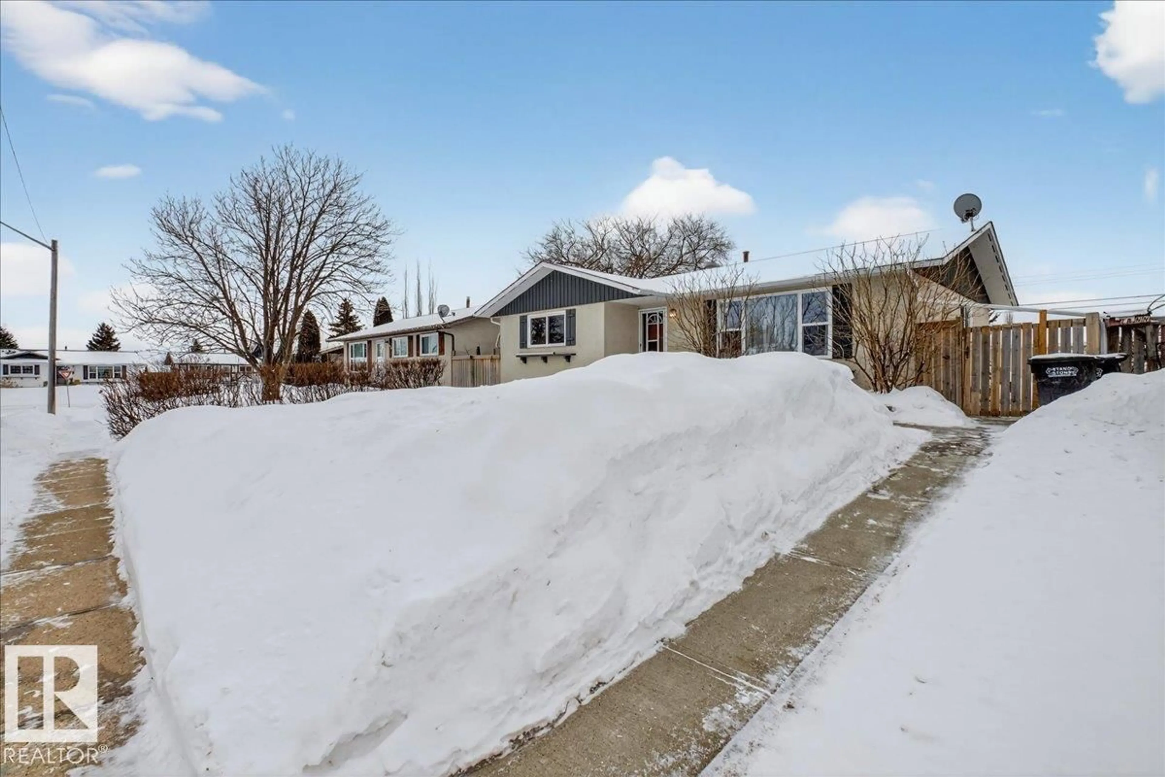 A pic from outside/outdoor area/front of a property/back of a property/a pic from drone, street for 4711 51A AV, Bon Accord Alberta T0A0K0