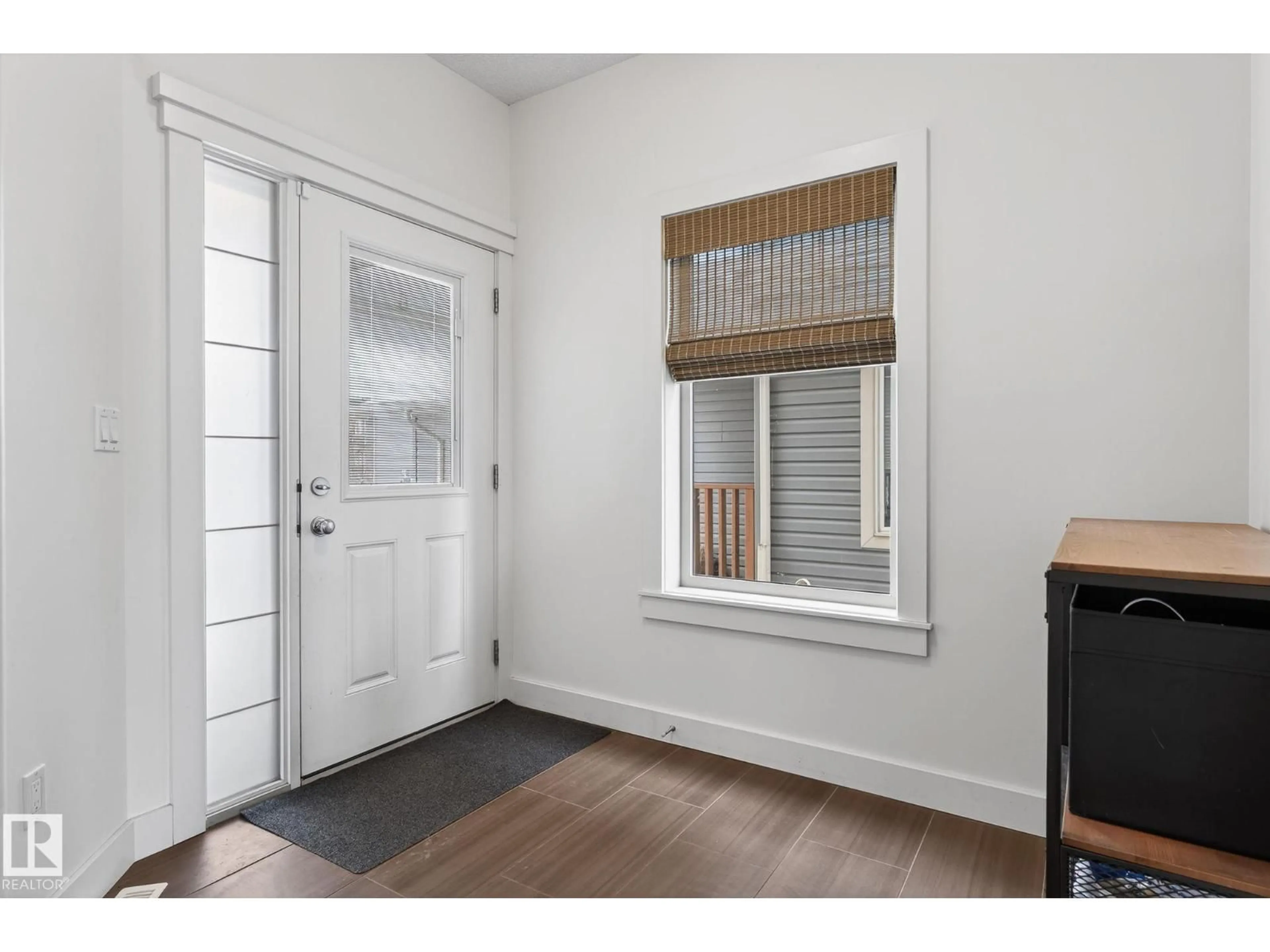 Indoor entryway for 101 - 8602 SOUTHFORT BV, Fort Saskatchewan Alberta T8L0J8