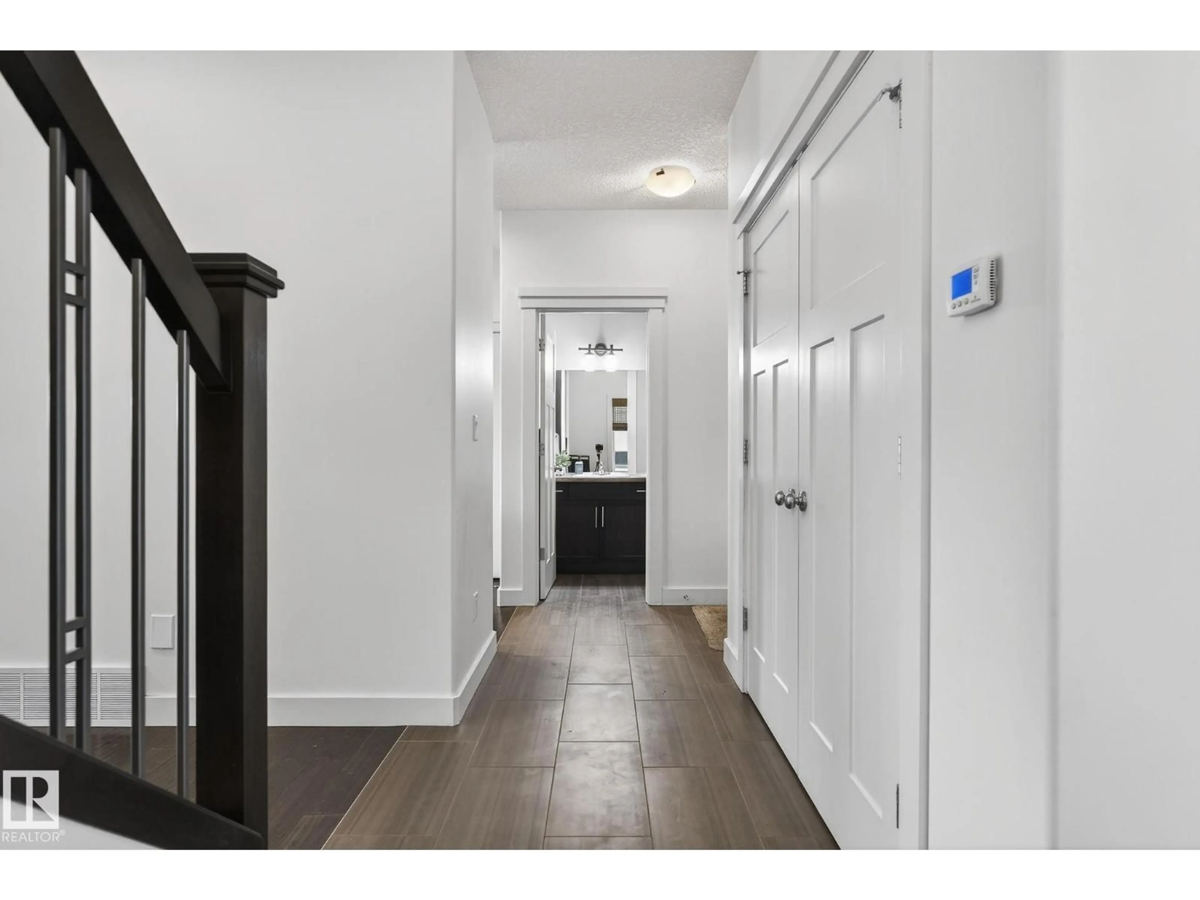 Indoor foyer for 101 - 8602 SOUTHFORT BV, Fort Saskatchewan Alberta T8L0J8