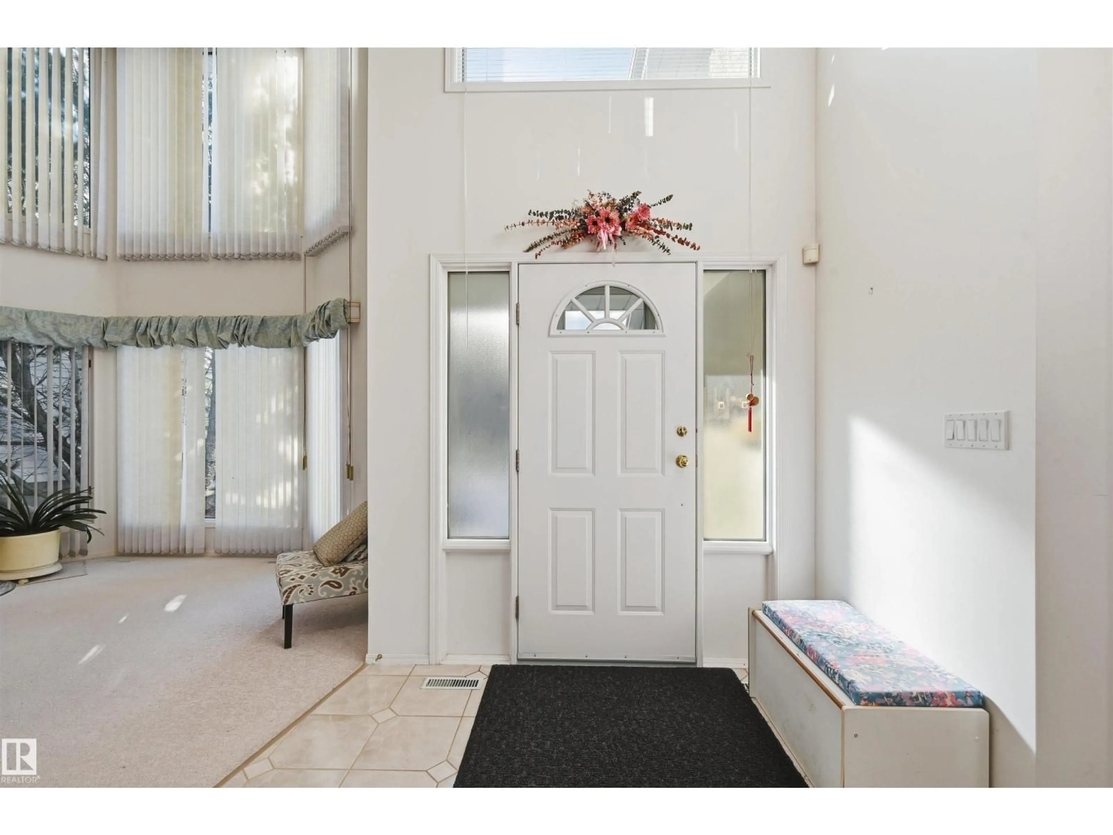 Indoor entryway for 27 CORMACK CR, Edmonton Alberta T6R2E7