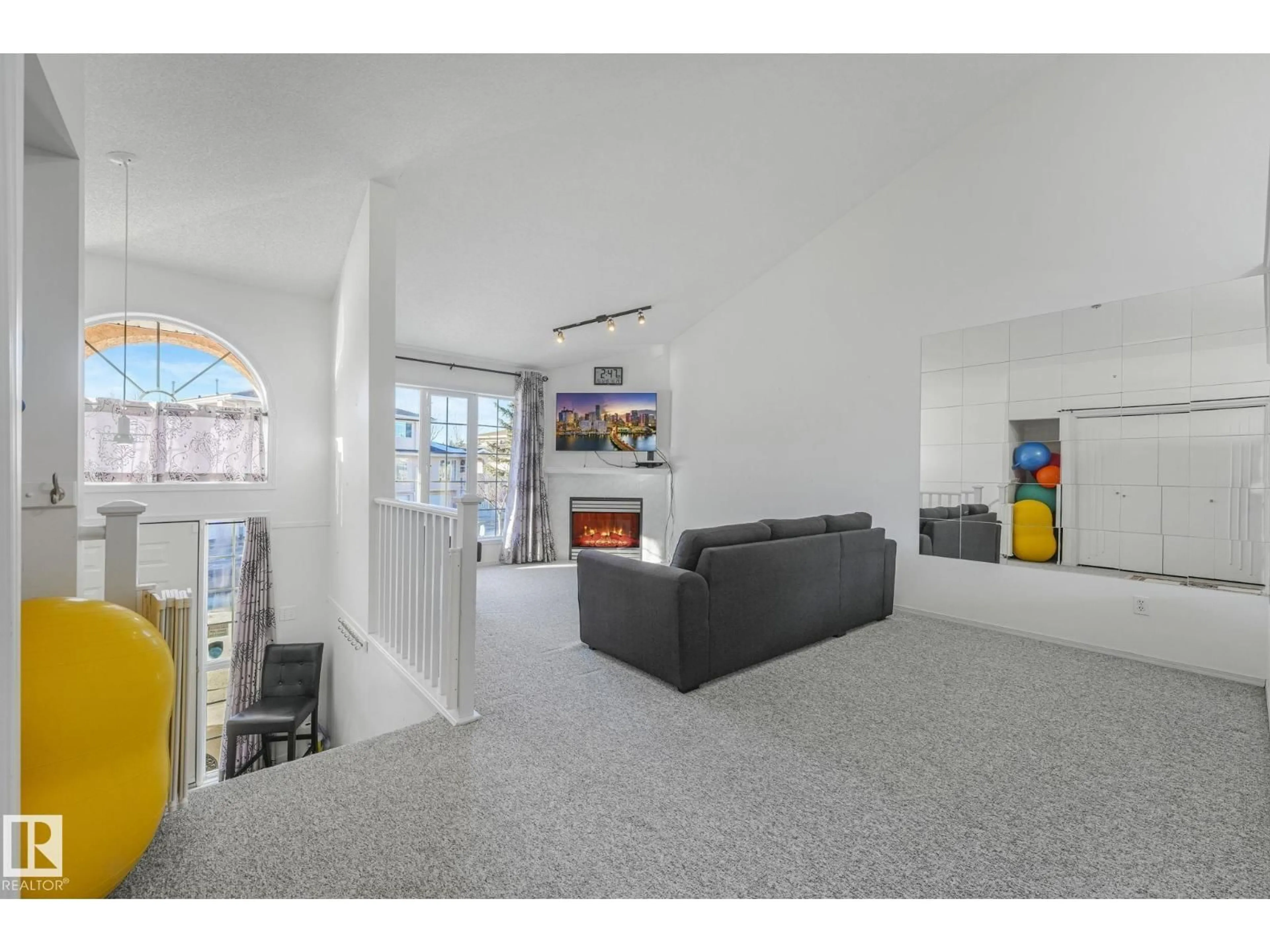 A pic of a room for 11105 9 AV, Edmonton Alberta T6J6Z4