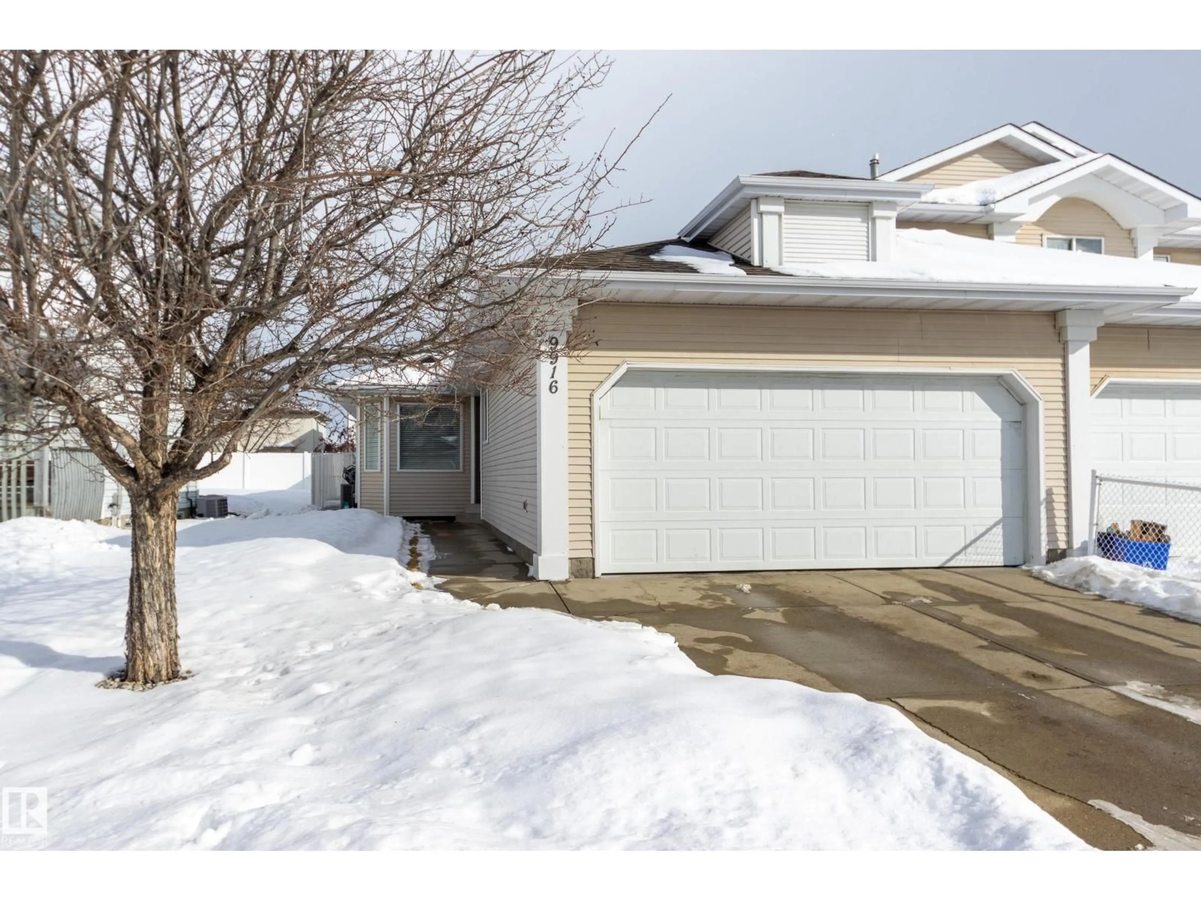 Indoor garage for 9916 178 AV, Edmonton Alberta T5X5X2