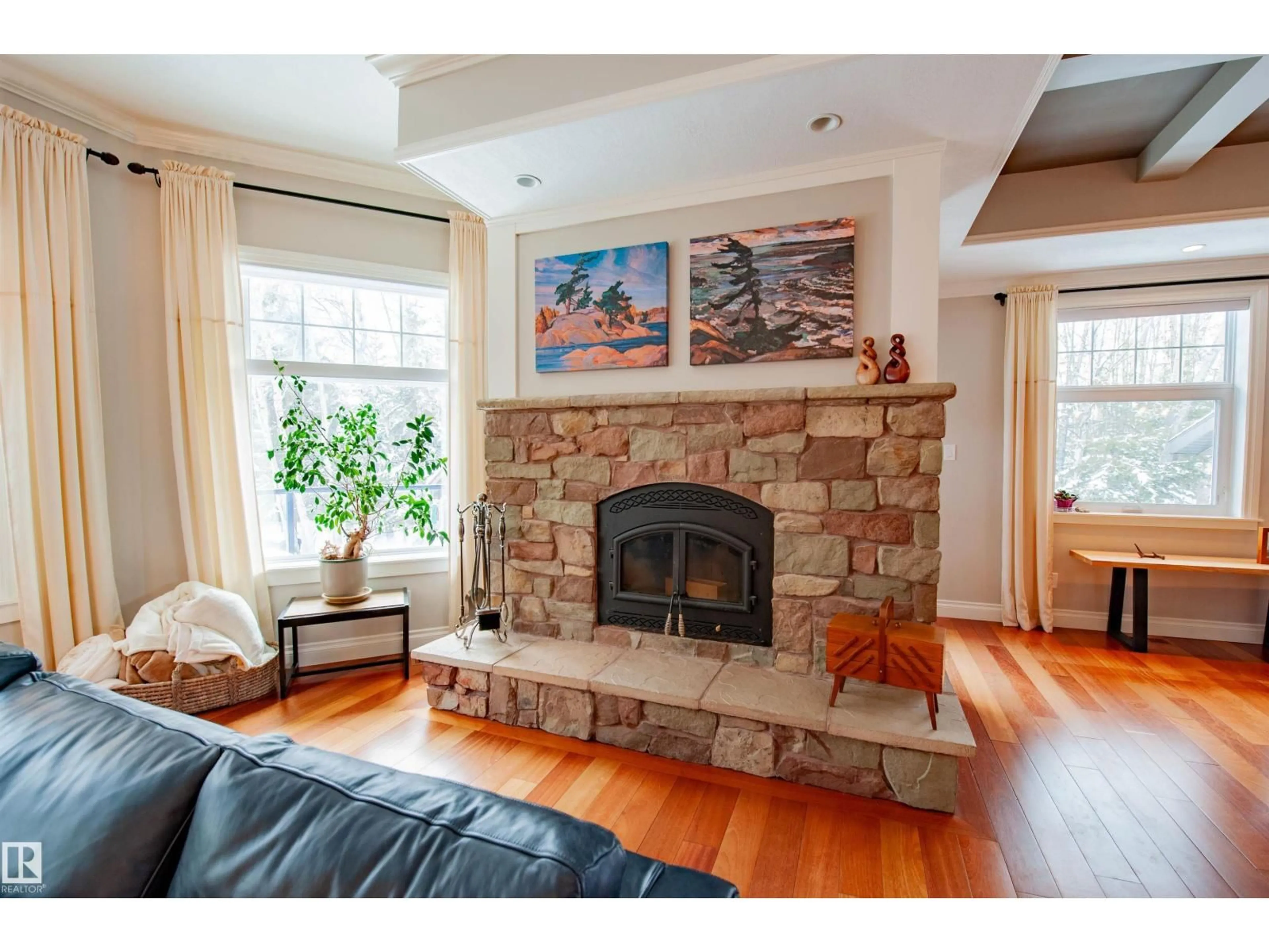 Living room with furniture, unknown for 47 RIVER HEIGHTS DR, Edmonton Alberta T6M2R1