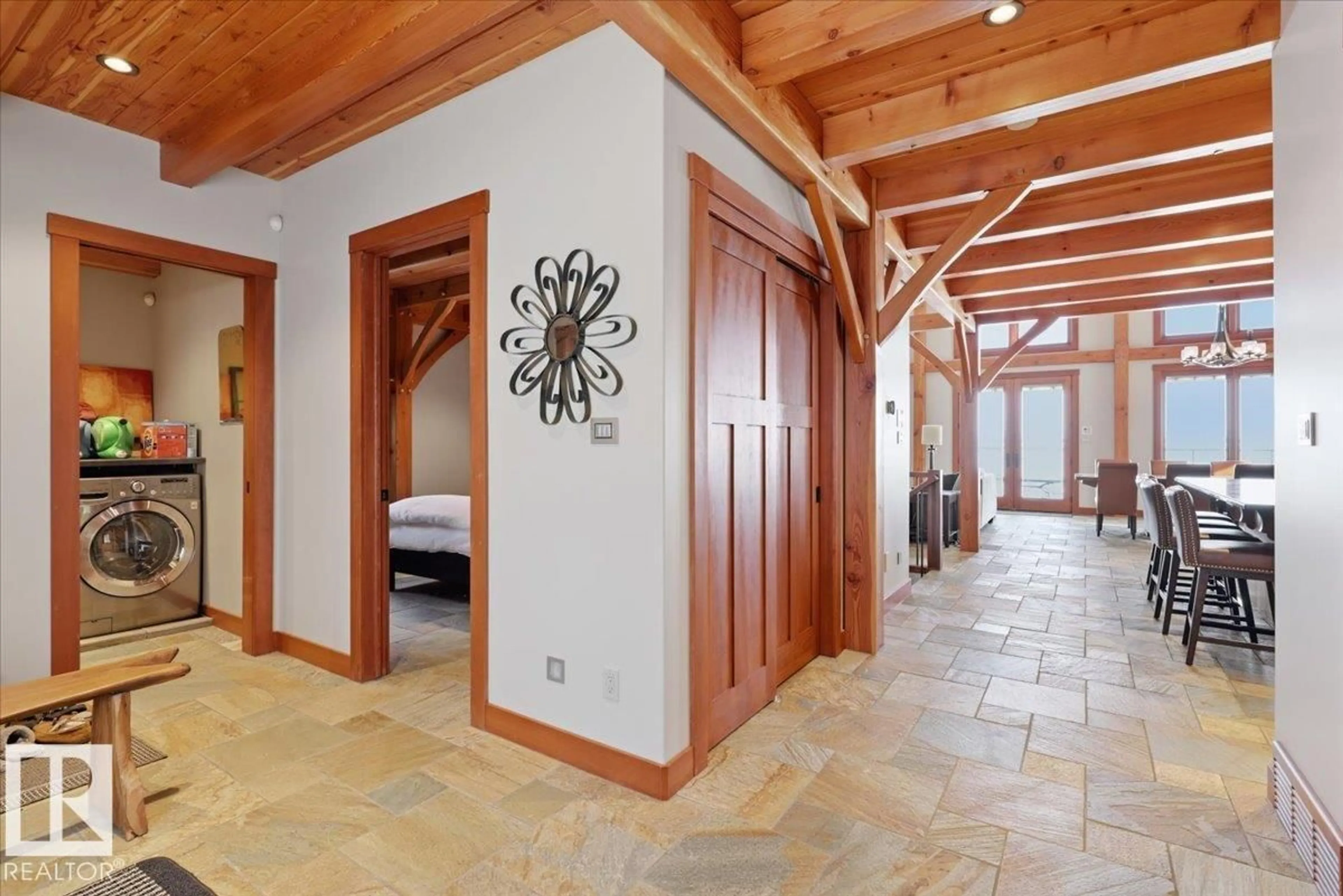 Indoor foyer for 451 POPLAR BAY DR, Rural Wetaskiwin County Alberta T0C1X0