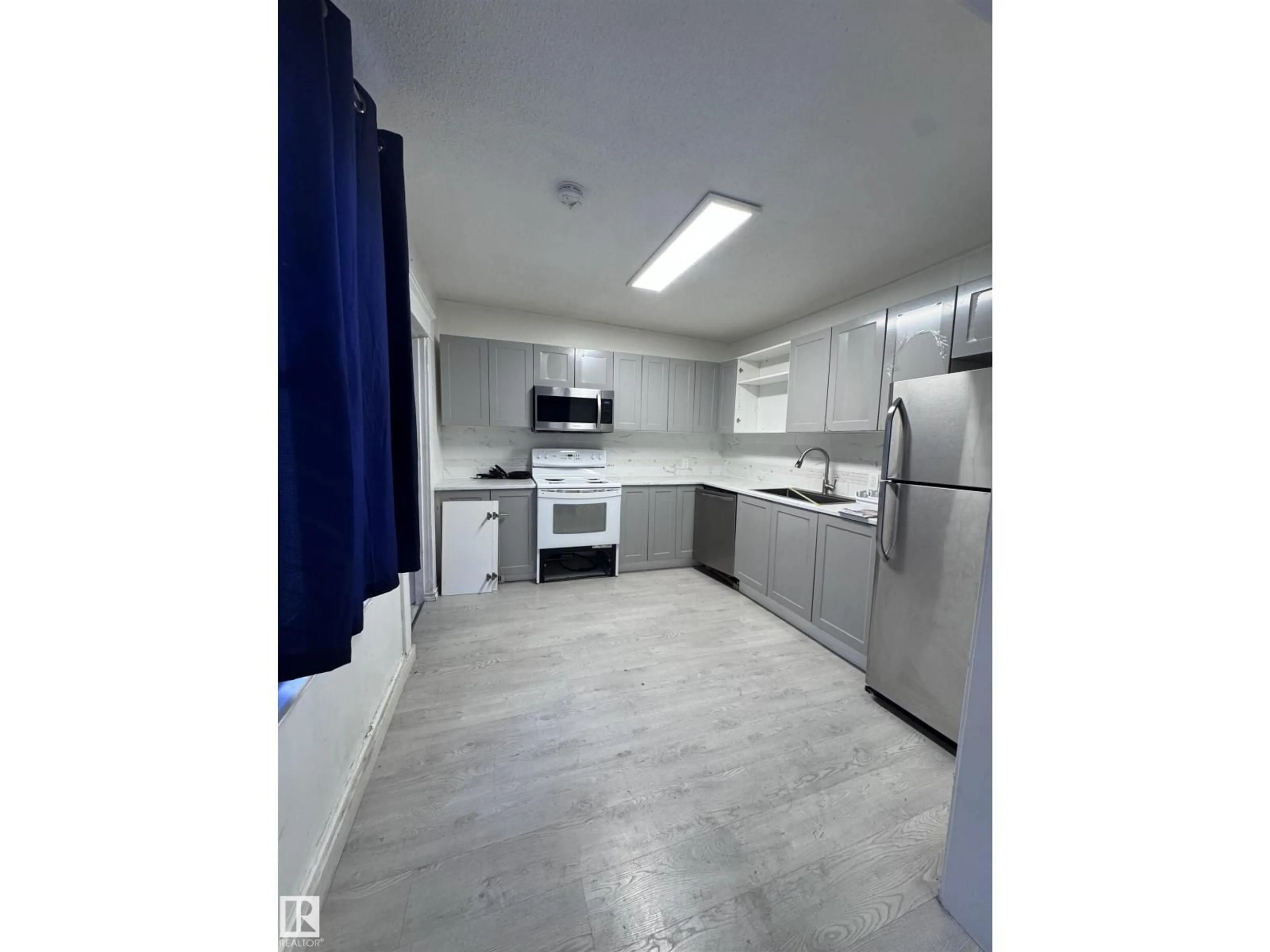 Standard kitchen, unknown for 10730 92 ST, Edmonton Alberta T5H1V4