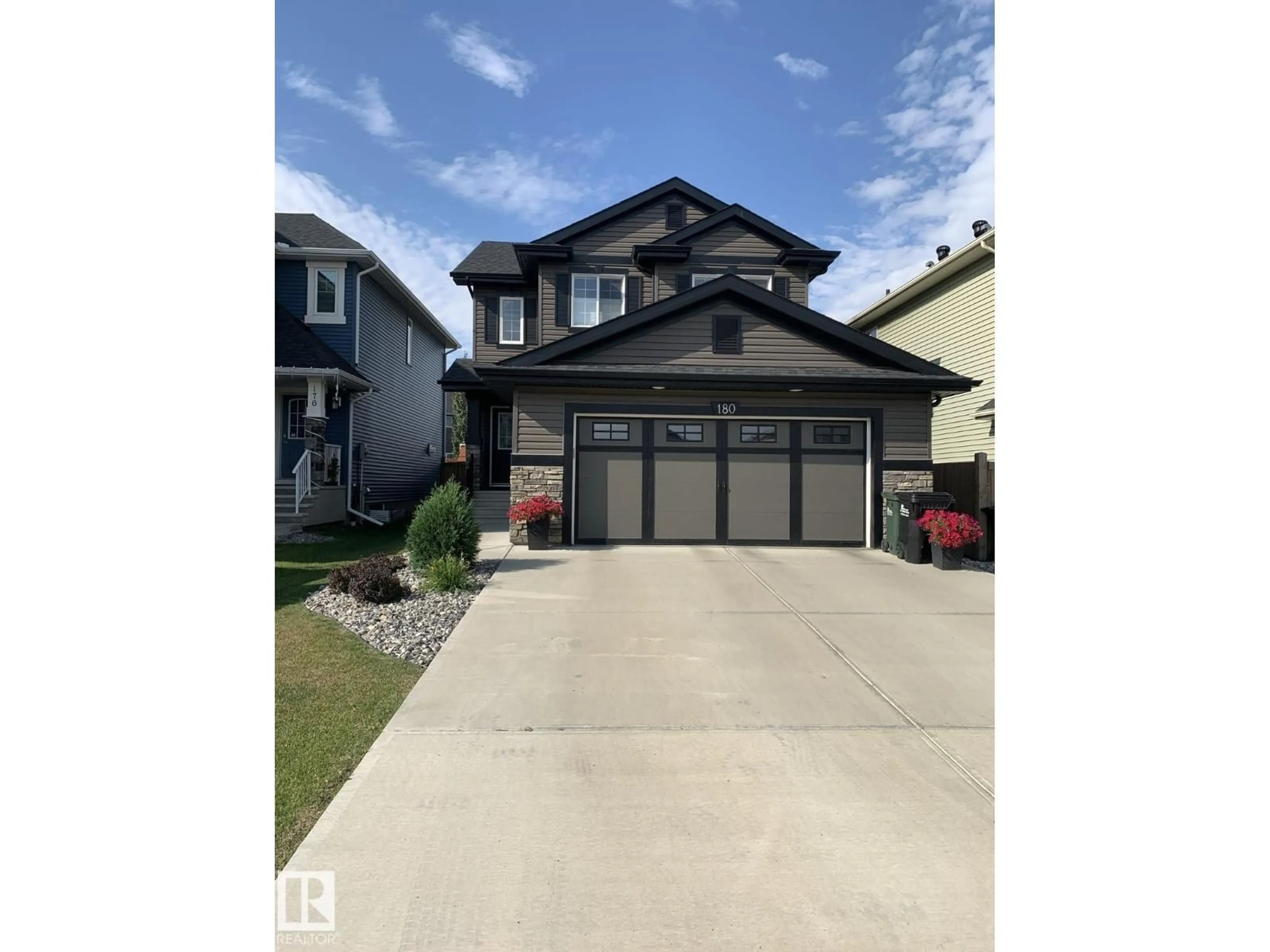 Home with vinyl exterior material, street for 180 ASHMORE WY, Sherwood Park Alberta T8H0W2