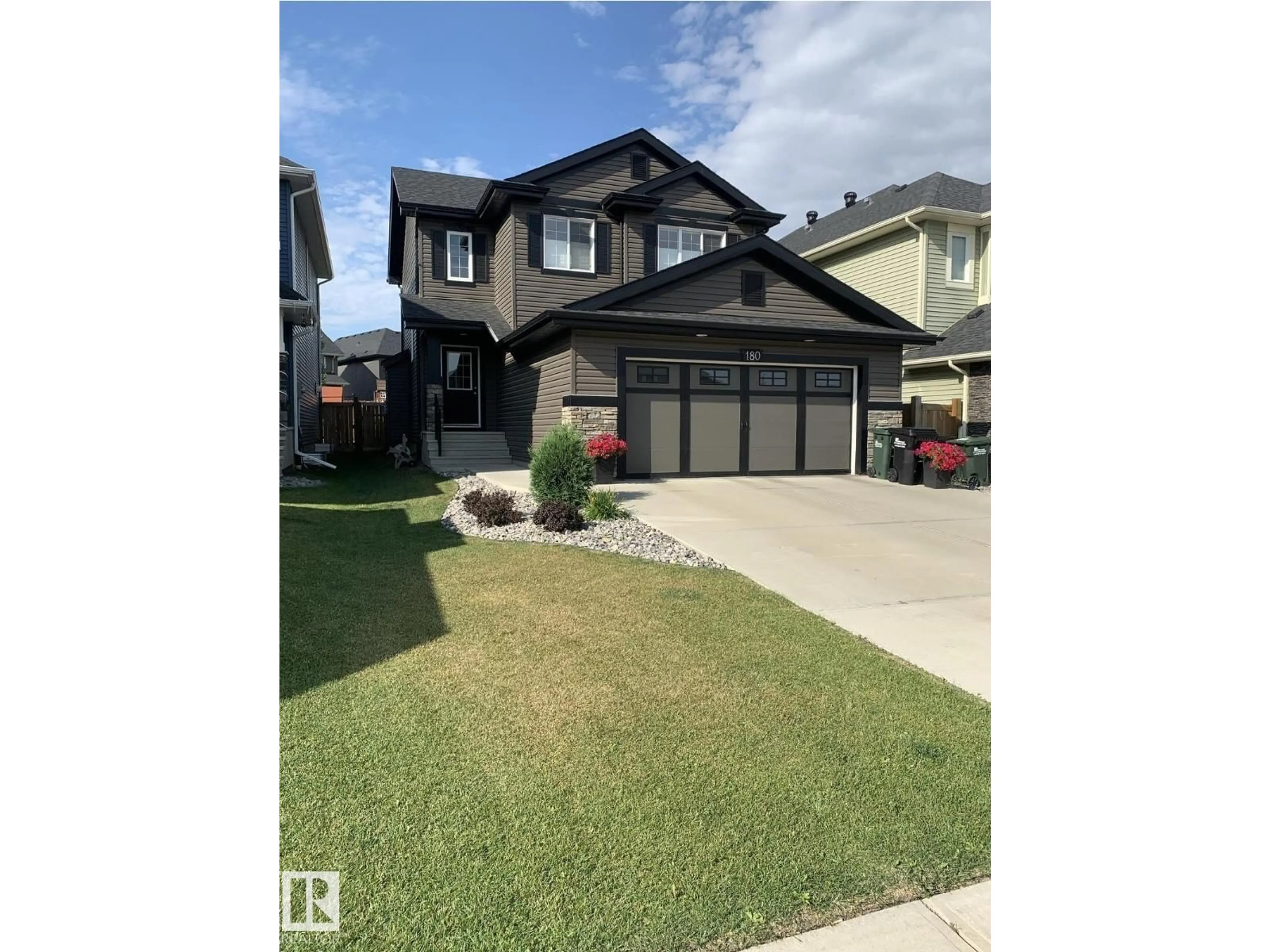 Home with vinyl exterior material, street for 180 ASHMORE WY, Sherwood Park Alberta T8H0W2