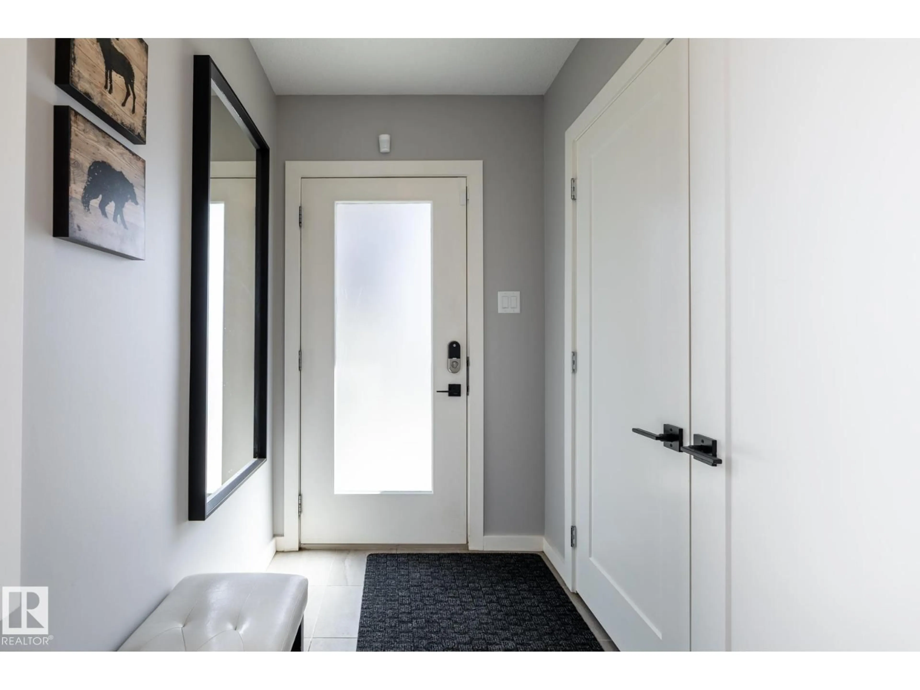 Indoor entryway for 1710 KEENE CRESCENT, Edmonton Alberta T6W3W3