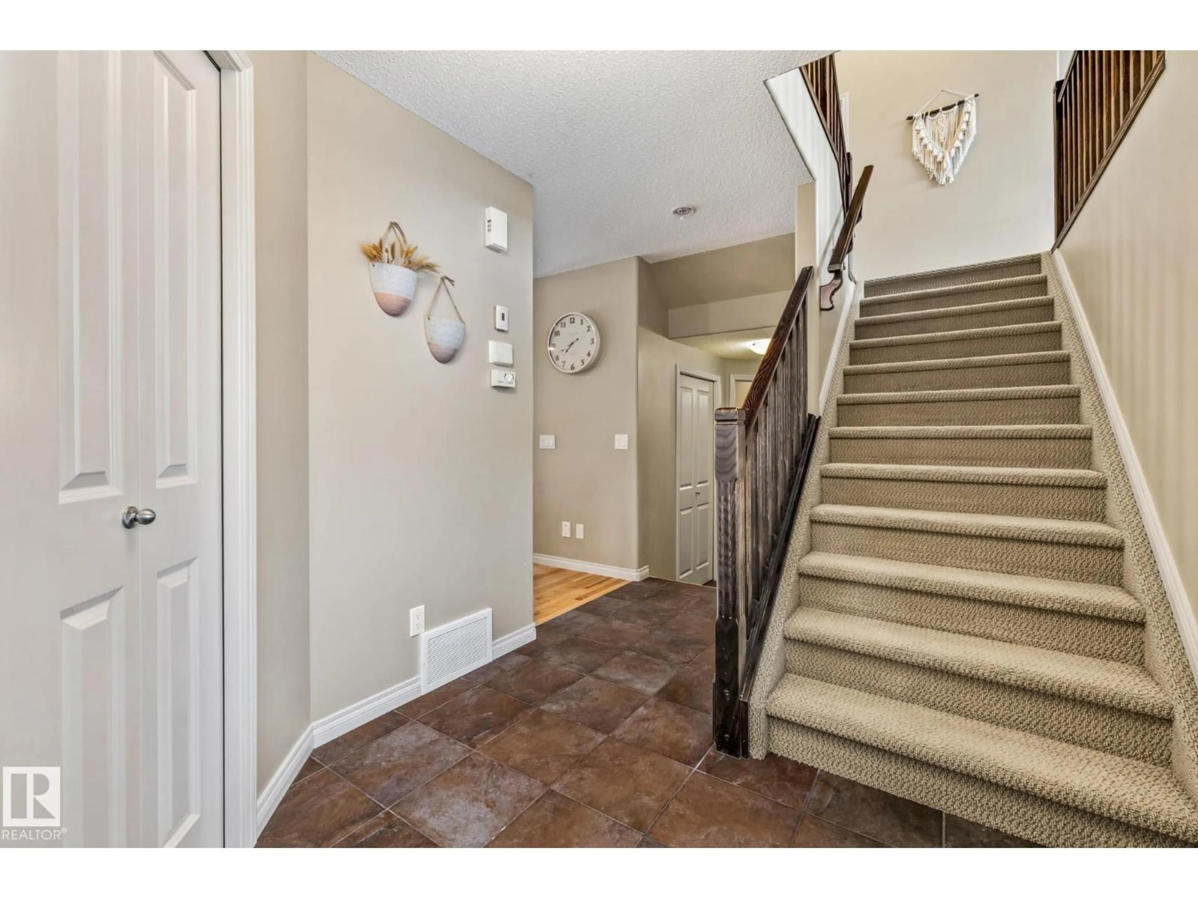 Indoor entryway for 33 NEWGATE WY, St. Albert Alberta T8N4C5