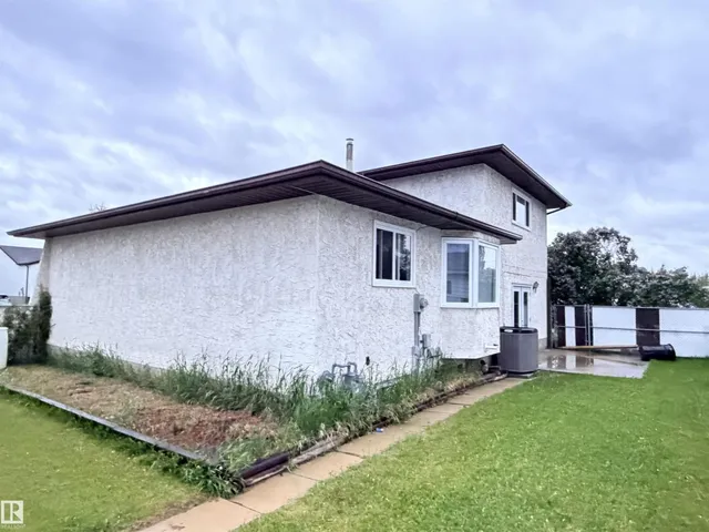10503 110 ST, Westlock 4