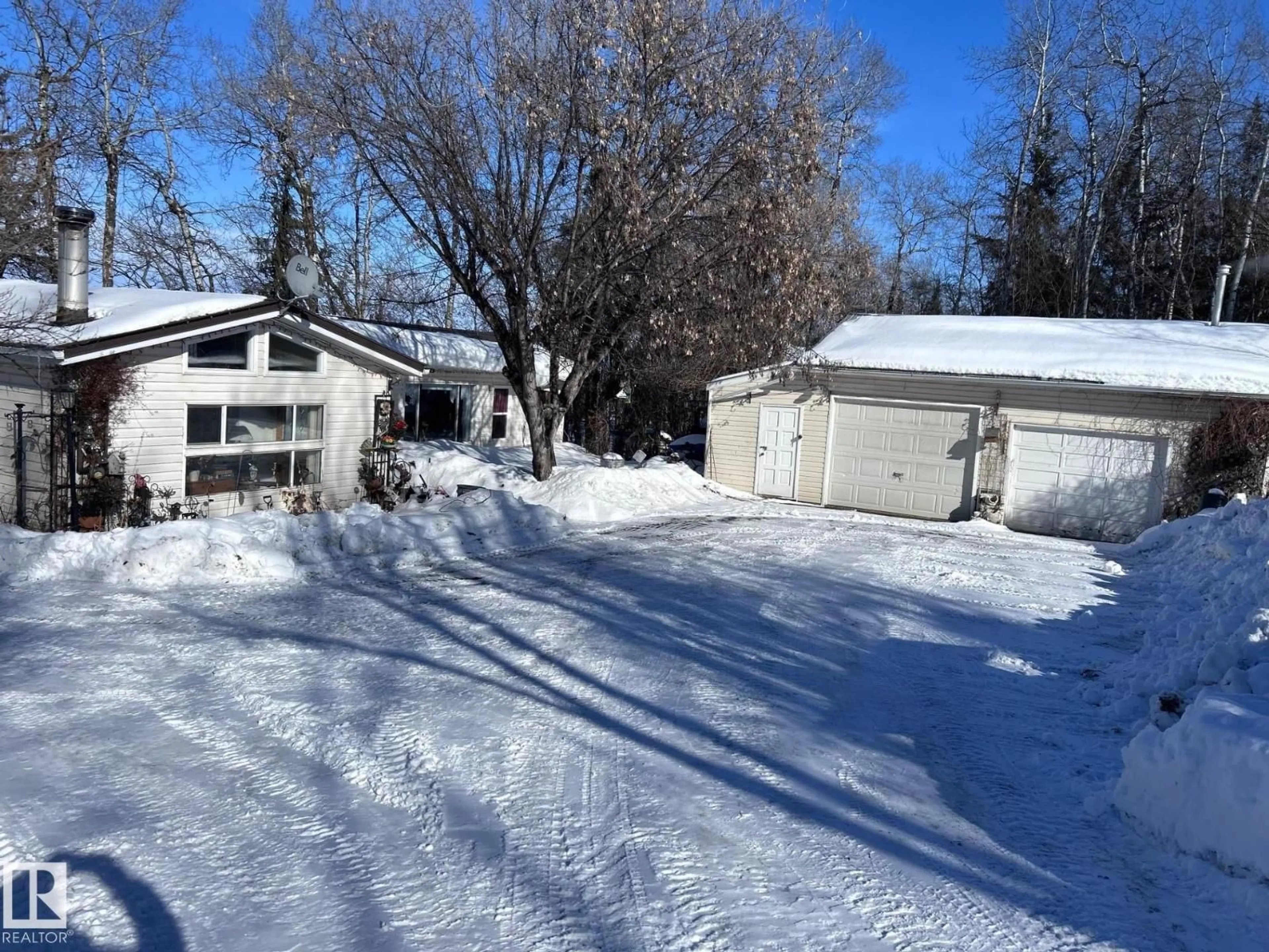 A pic from outside/outdoor area/front of a property/back of a property/a pic from drone, street for 50 59318 RG RD RD, Rural Bonnyville M.D. Alberta T9N0H2