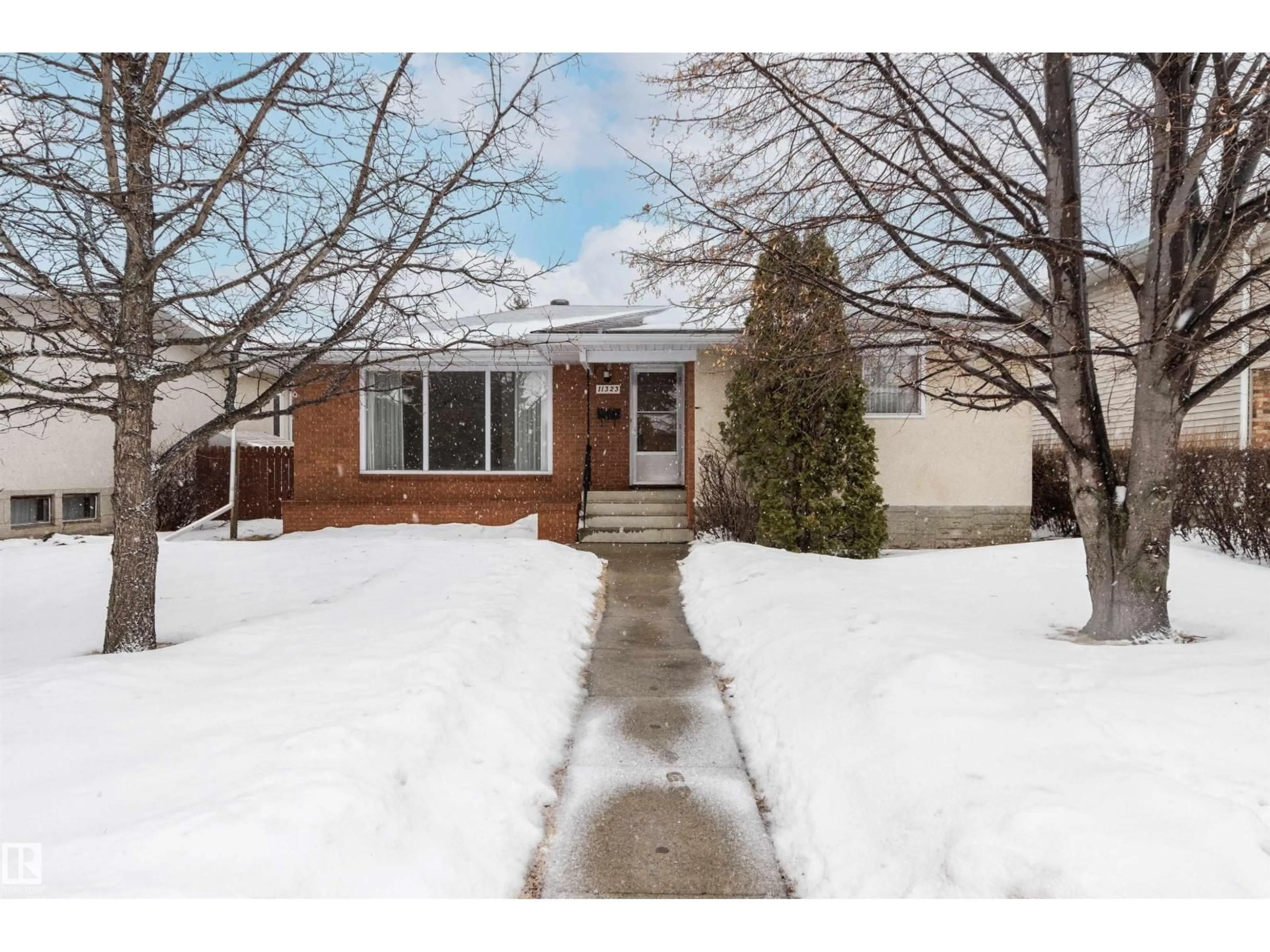 Unknown for NW - 11323 35A AV, Edmonton Alberta T6J0A7