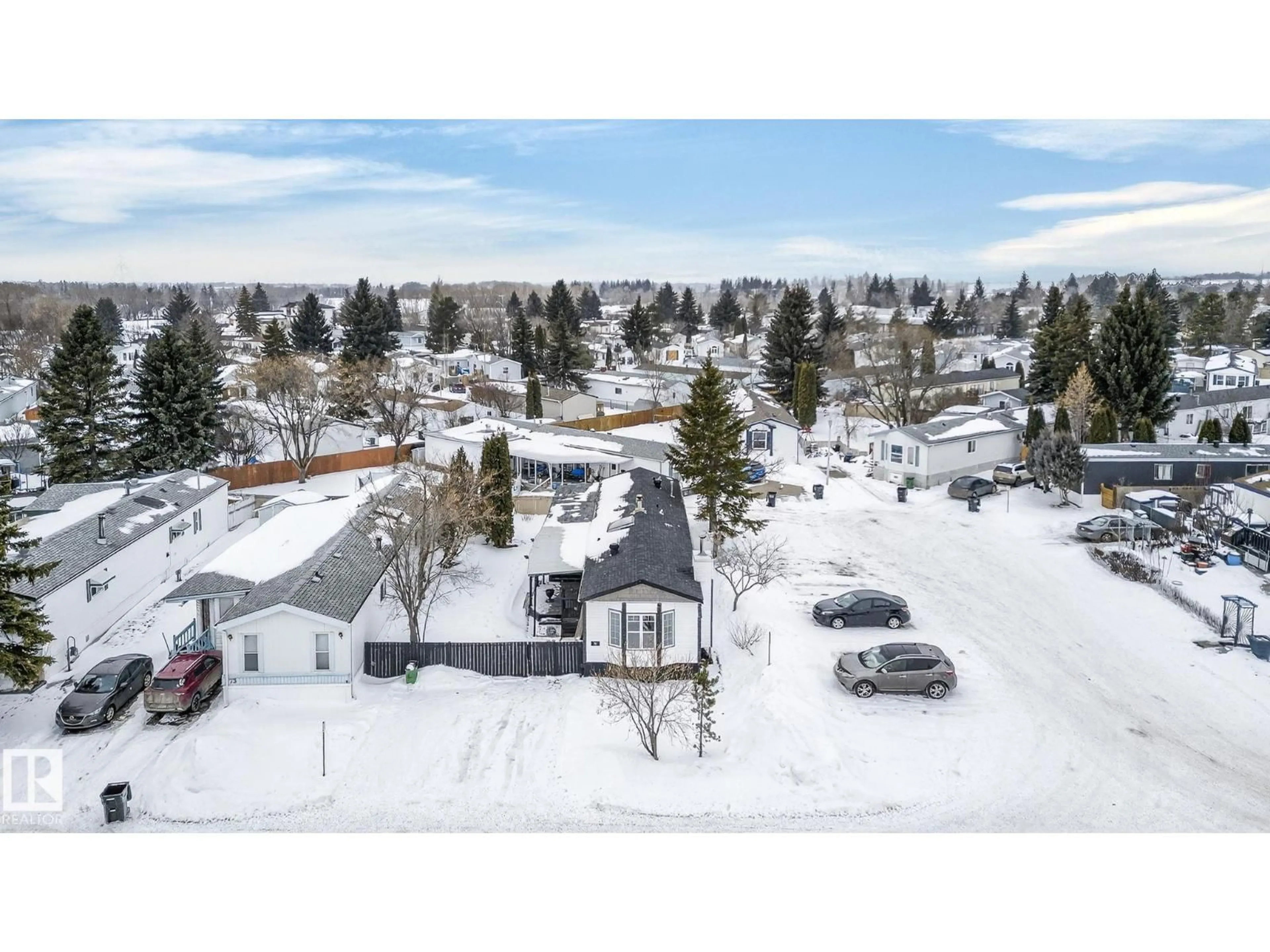 A pic from outside/outdoor area/front of a property/back of a property/a pic from drone, unknown for 72 EVERGREEN PA, Edmonton Alberta T5Y4M2