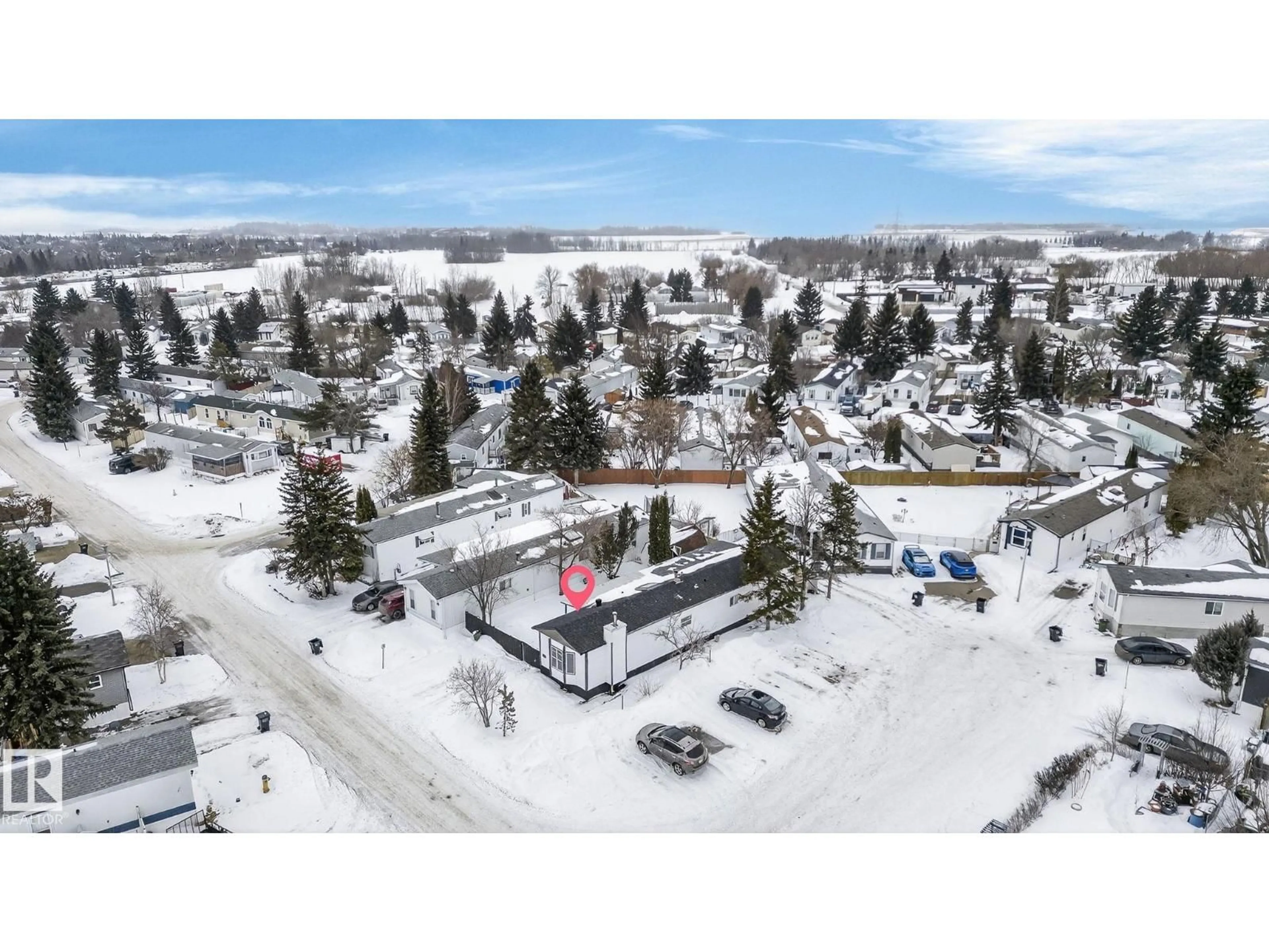 A pic from outside/outdoor area/front of a property/back of a property/a pic from drone, street for 72 EVERGREEN PA, Edmonton Alberta T5Y4M2
