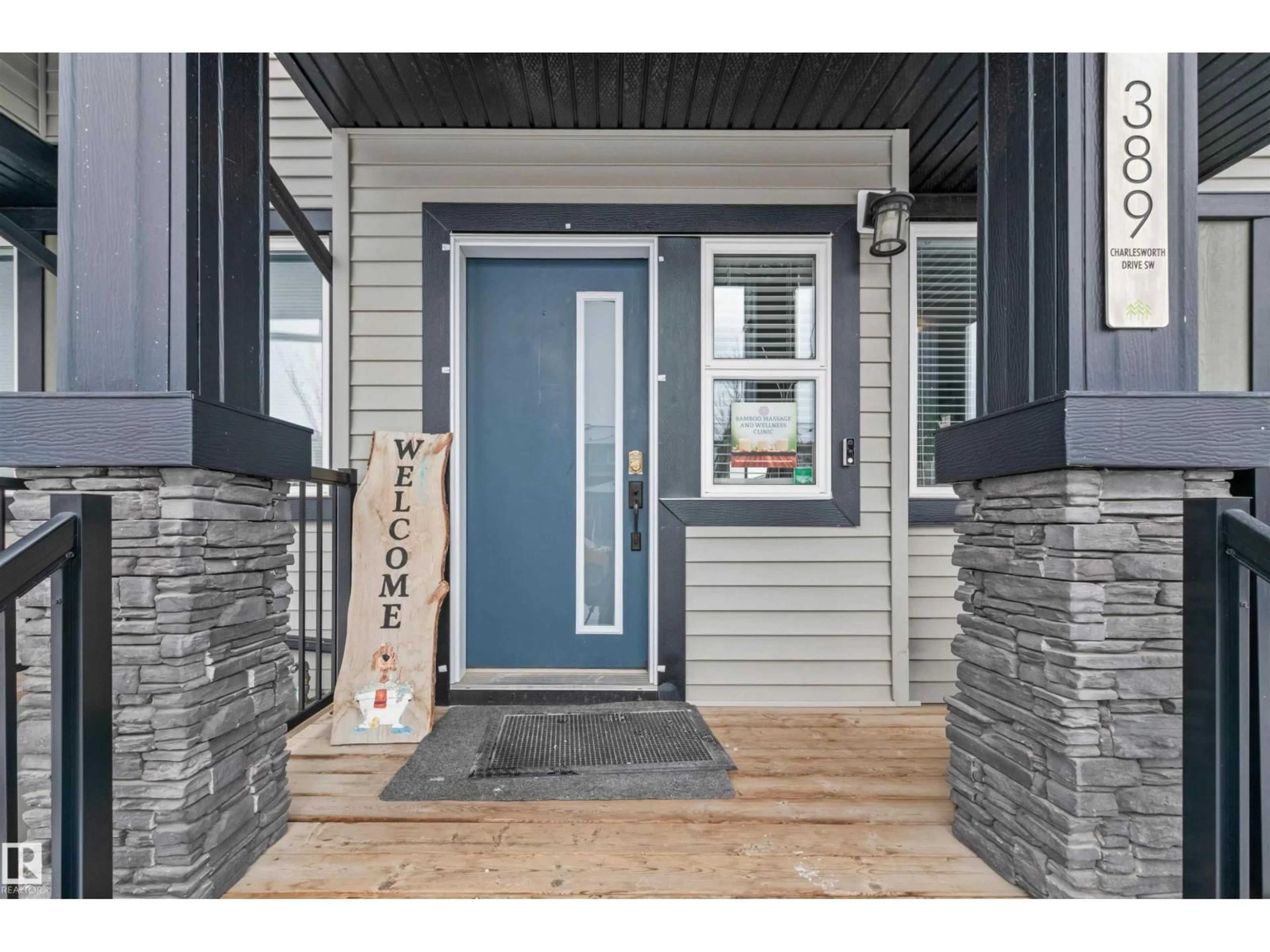 Indoor entryway for 389 CHARLESWORTH DR, Edmonton Alberta T6X2G5