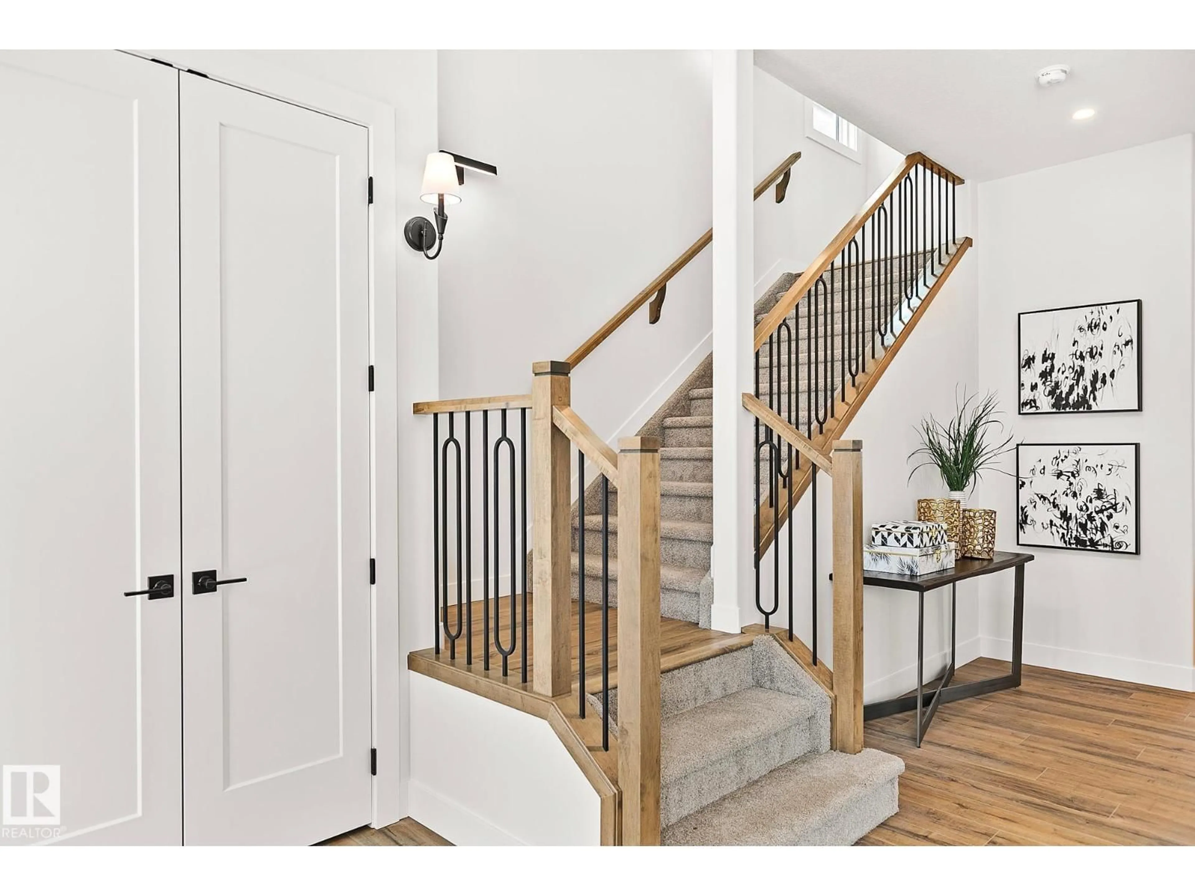 Indoor entryway for NW - 11238 61 ST, Edmonton Alberta T5W4A5