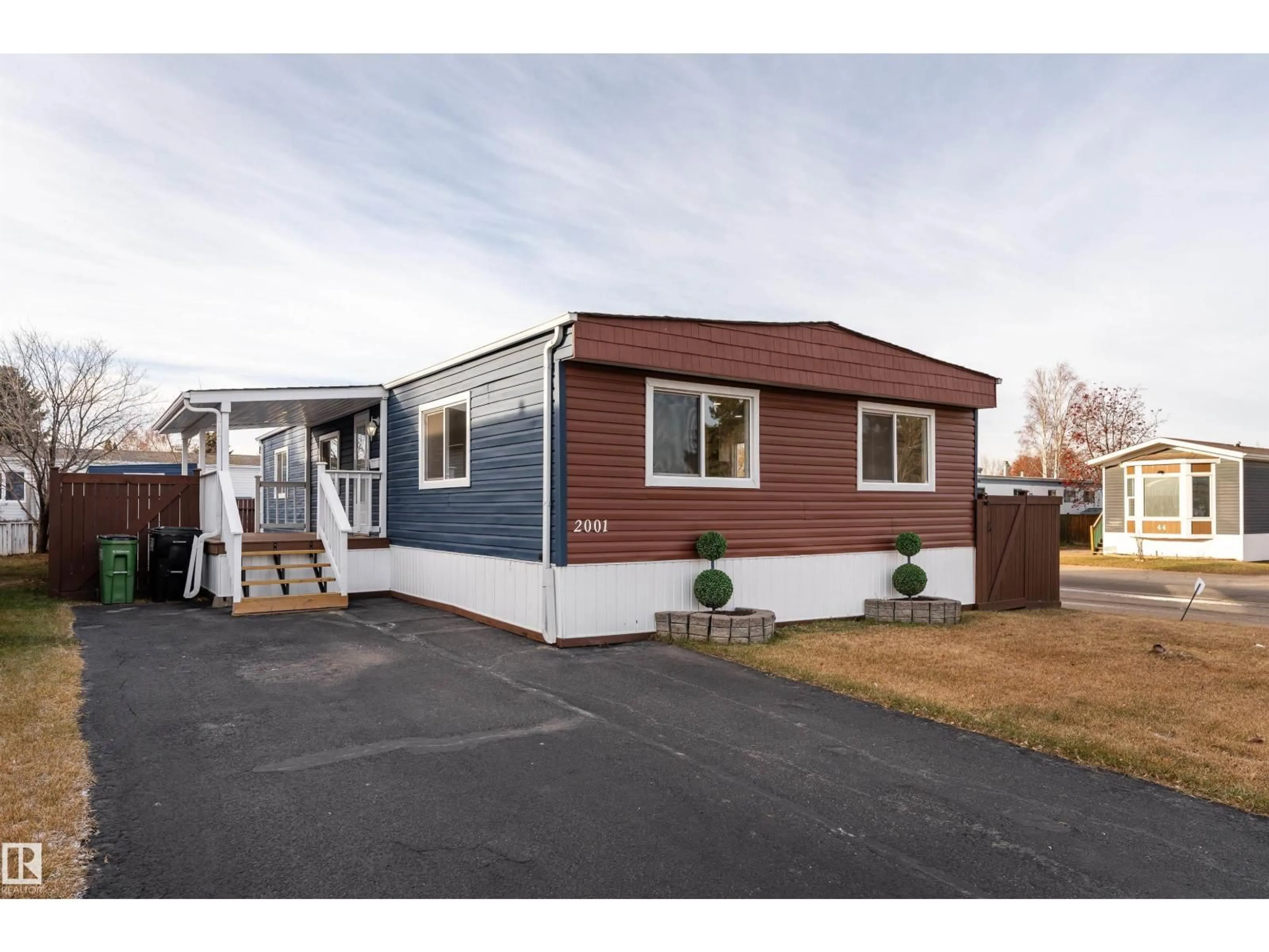 Home with vinyl exterior material, street for NW - 2001 WEST VIEW GR, Edmonton Alberta T5S1T6