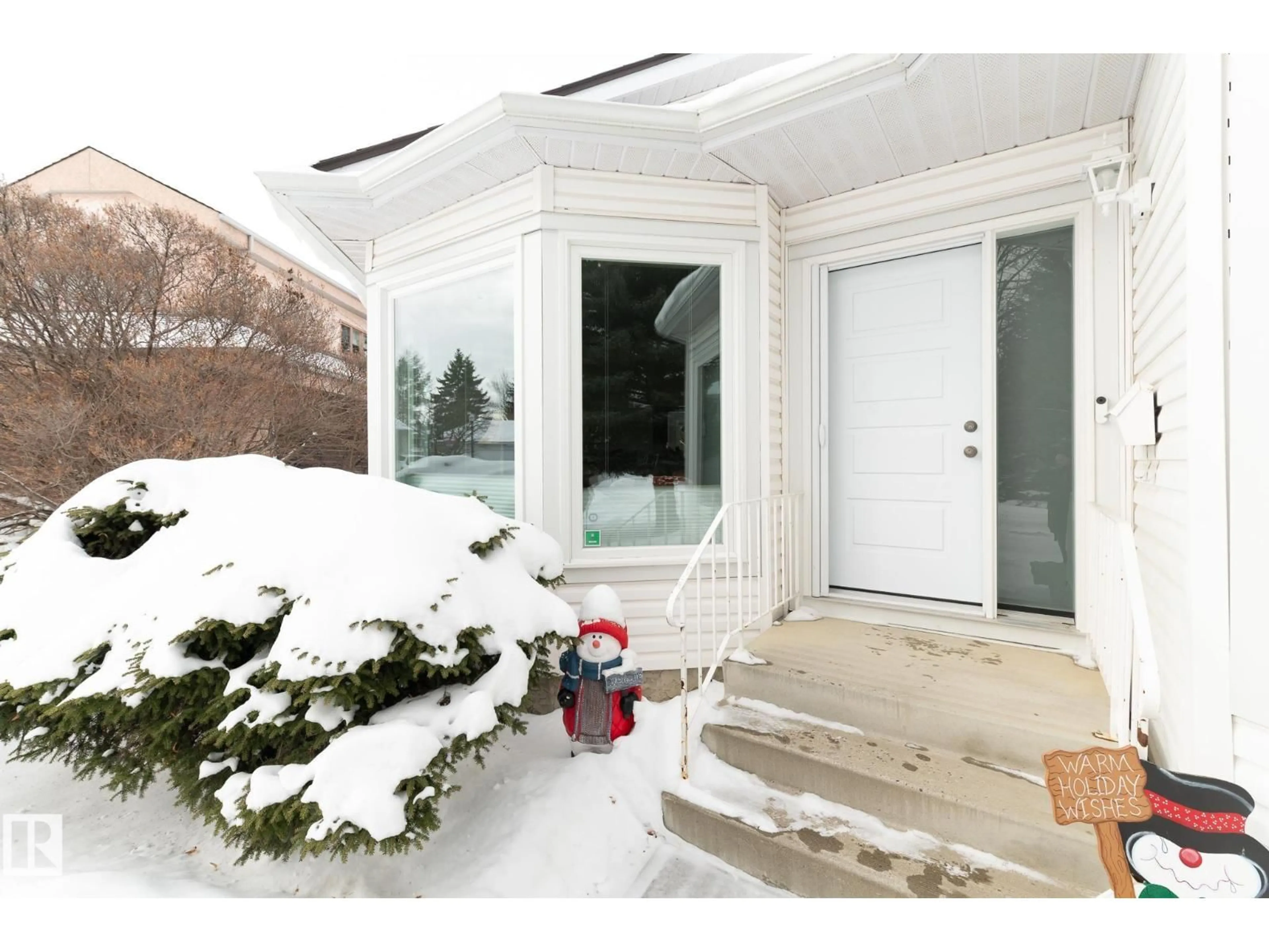 Indoor entryway for 613 WHISTON WD, Edmonton Alberta T6M2C3