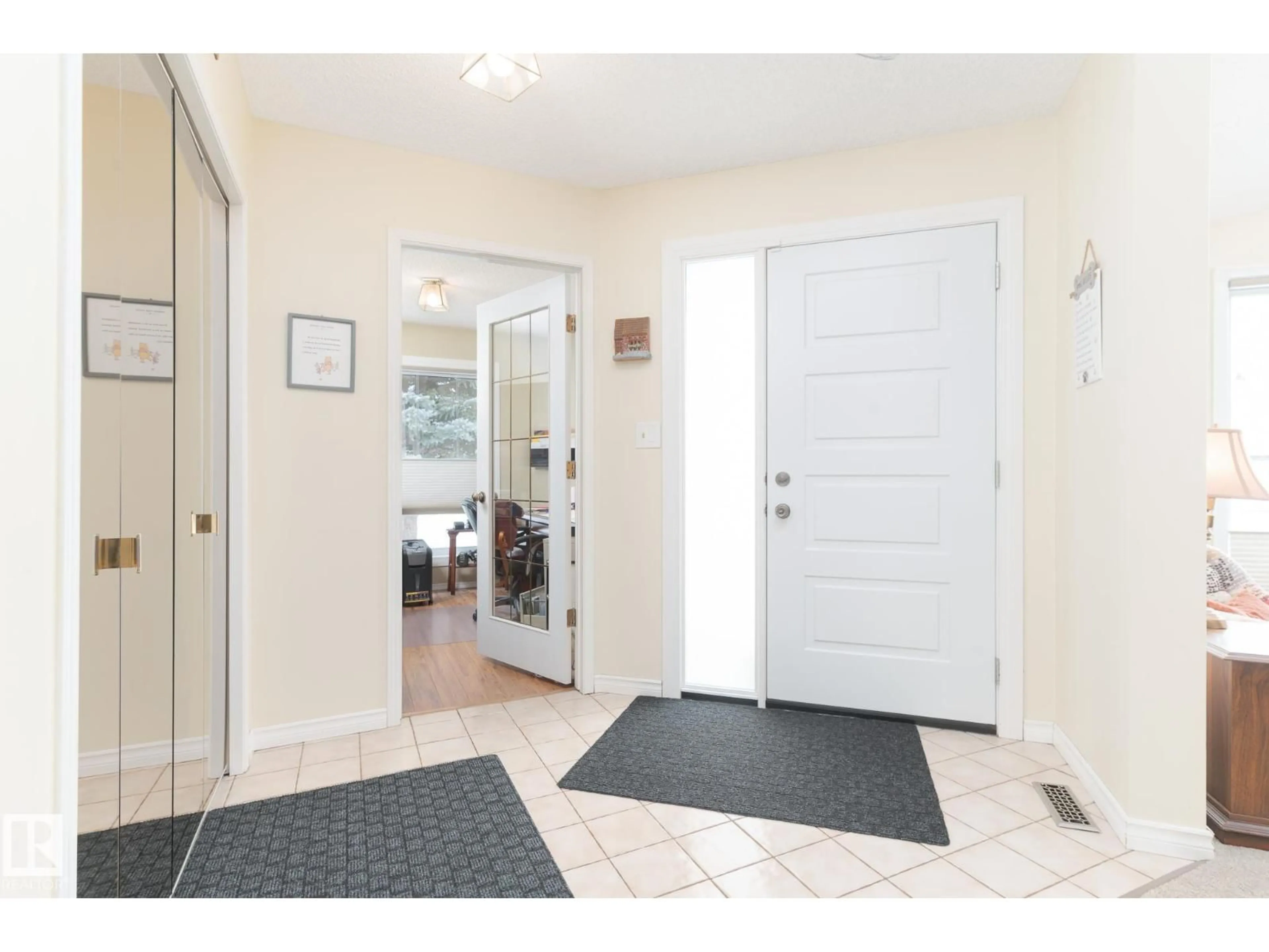 Indoor entryway for 613 WHISTON WD, Edmonton Alberta T6M2C3