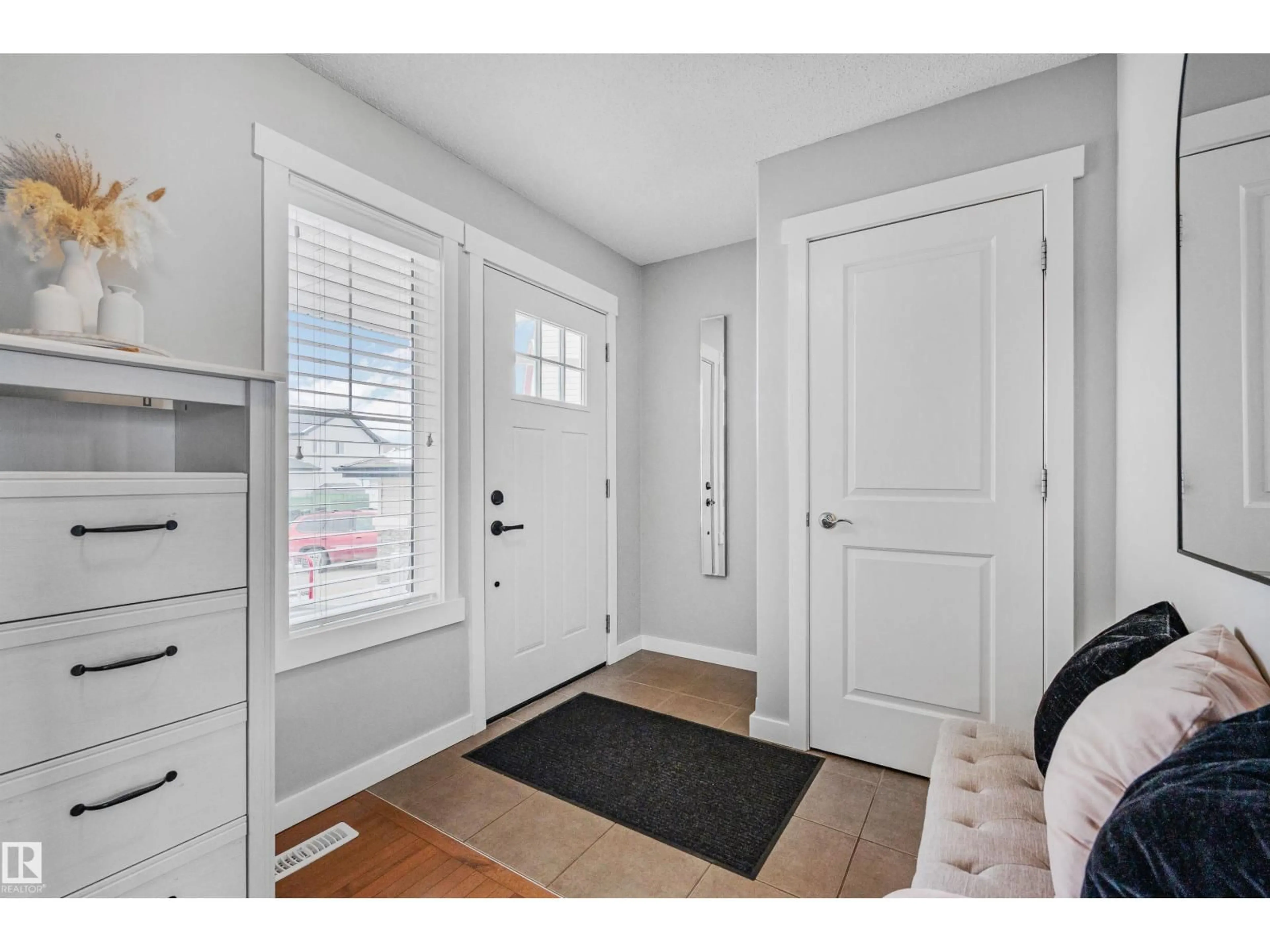 Indoor entryway for 284 CORNWALL RD, Sherwood Park Alberta T8H2S9