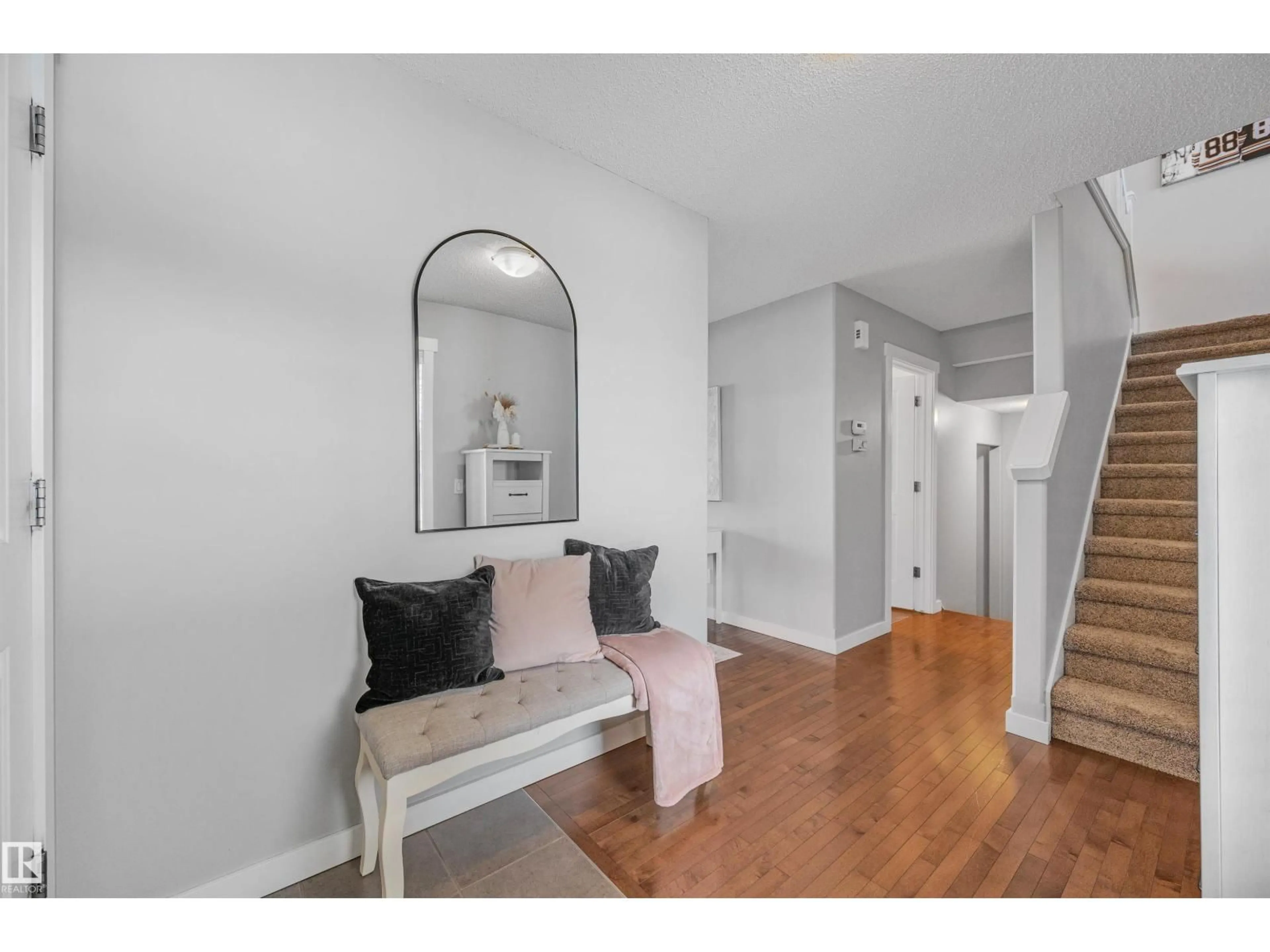 Indoor entryway for 284 CORNWALL RD, Sherwood Park Alberta T8H2S9