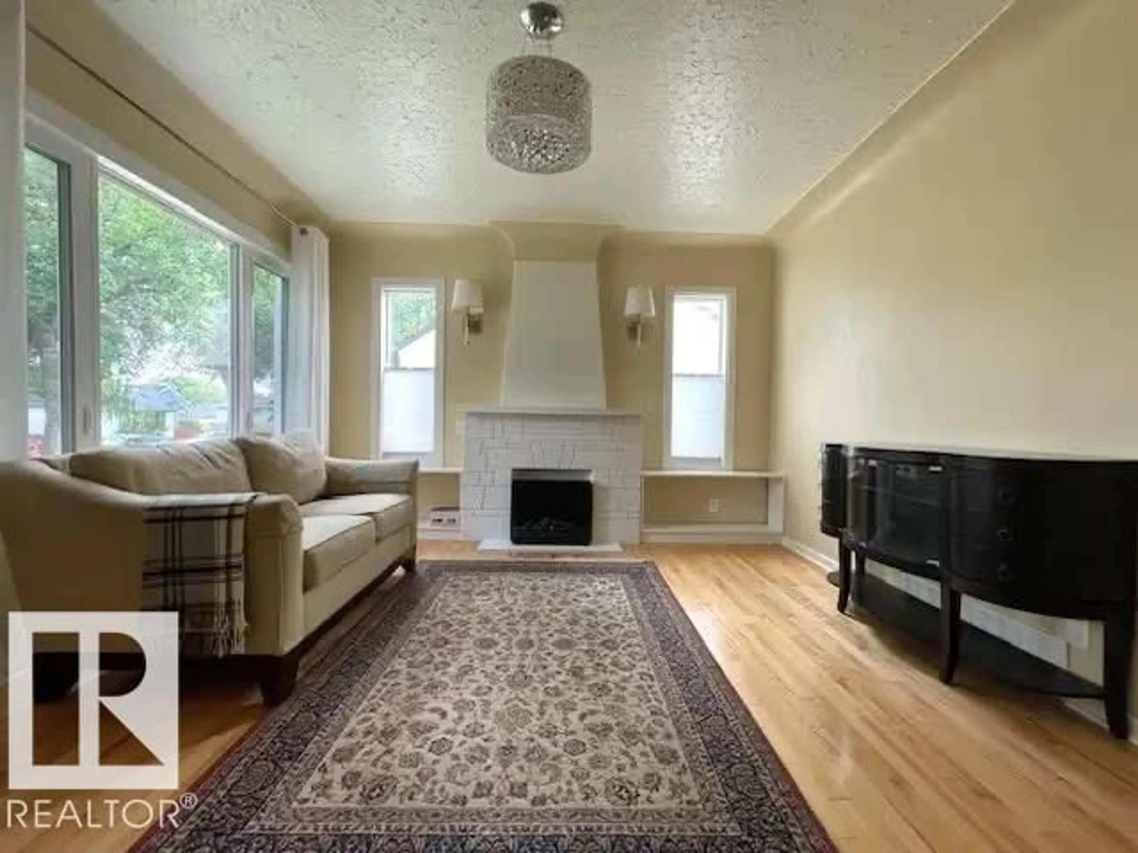 Living room with furniture, unknown for NW - 12338 91 ST, Edmonton Alberta T5B4C5