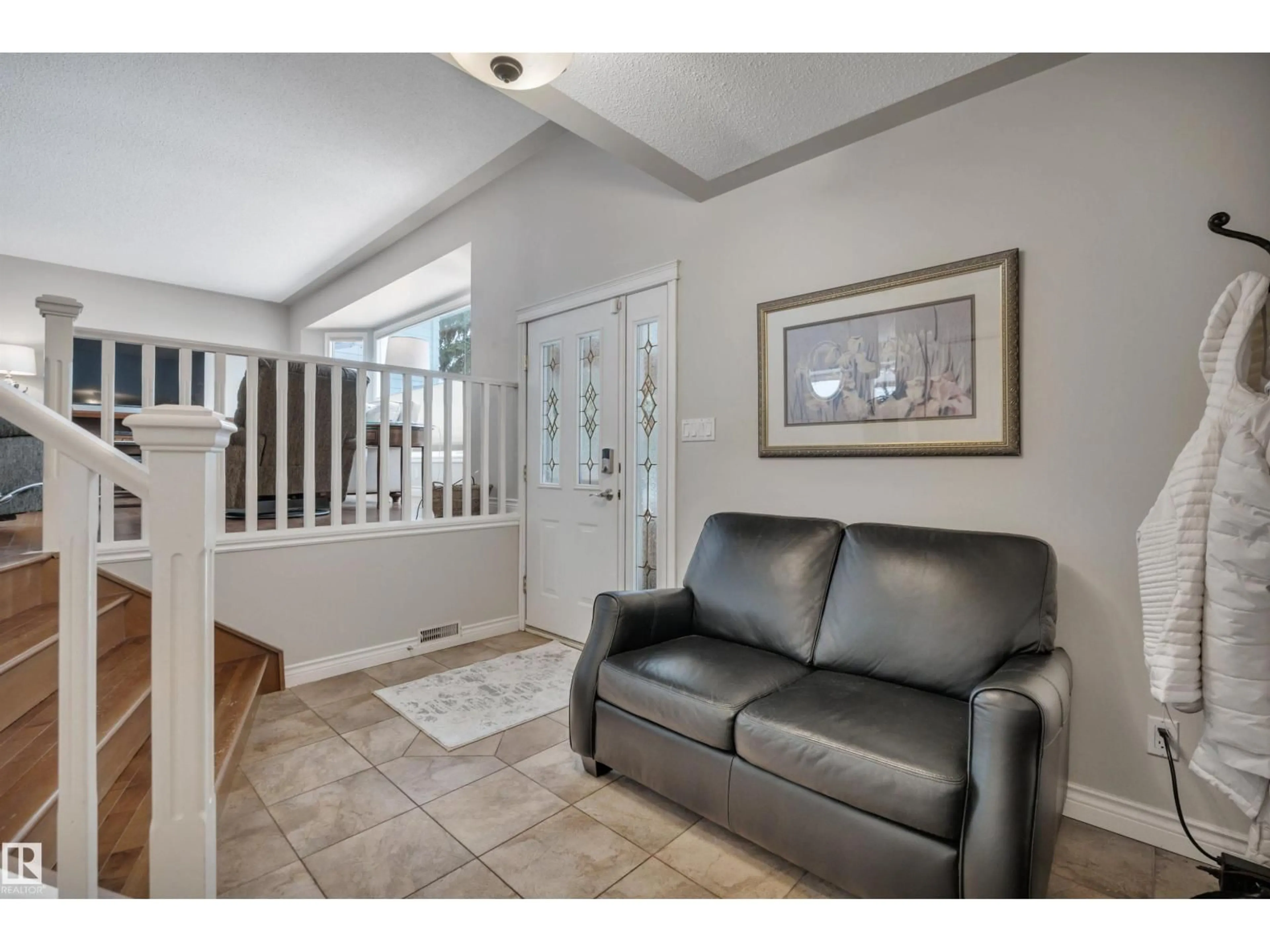 Indoor entryway for NW - 10522 30 AV, Edmonton Alberta T6J2Y2