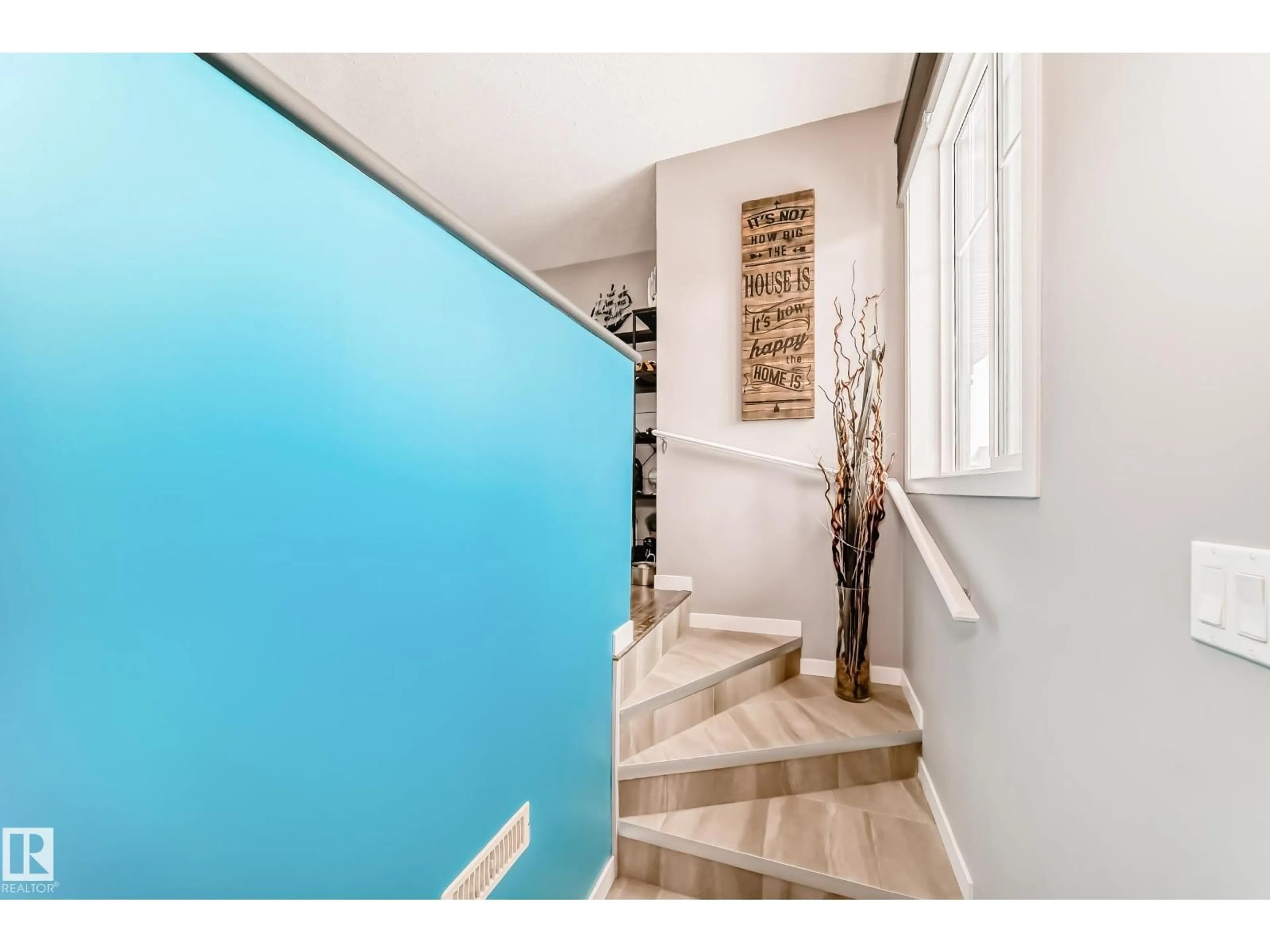 Indoor entryway for 43 - 3305 ORCHARDS LI, Edmonton Alberta T6X2H1