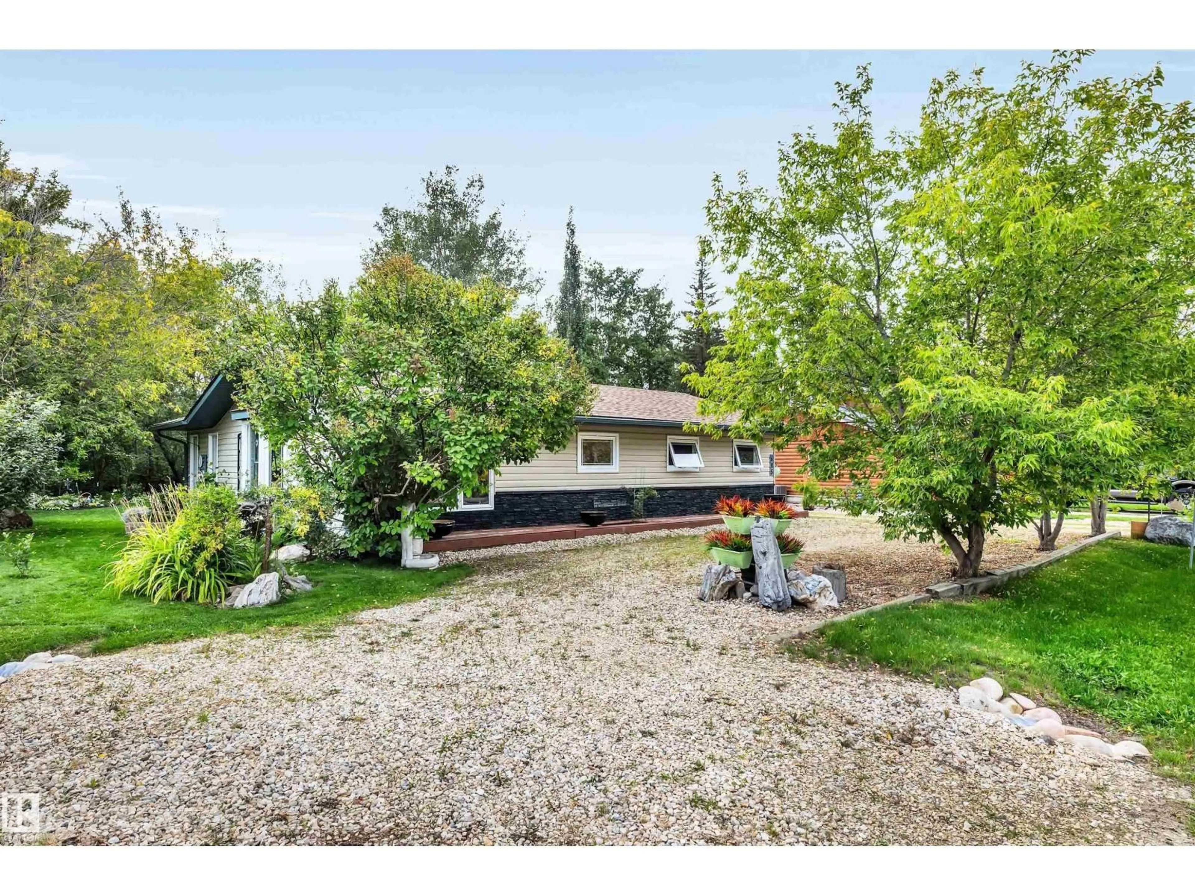 A pic from outside/outdoor area/front of a property/back of a property/a pic from drone, unknown for 605 6 ST, Rural Lac Ste. Anne County Alberta T0E1A0