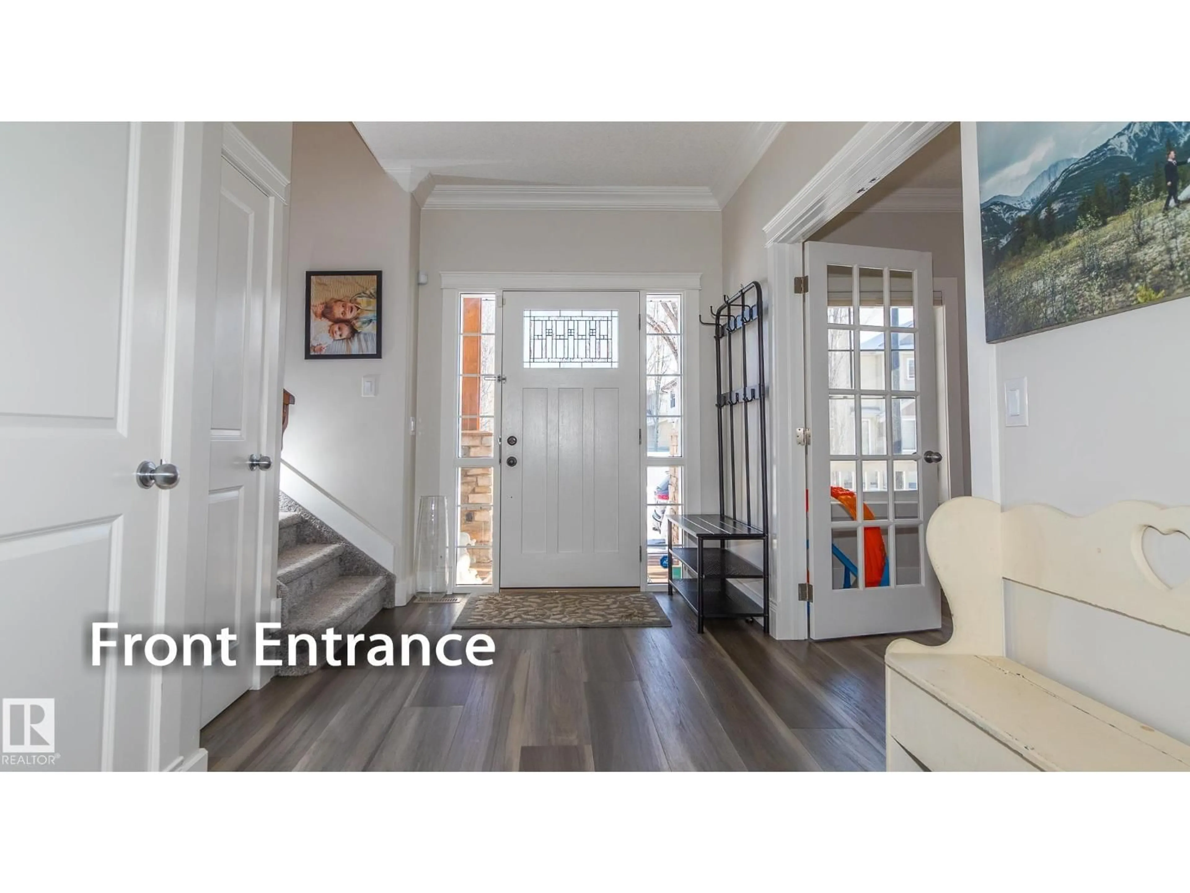 Indoor entryway for 6152 STINSON WY, Edmonton Alberta T6R0K3