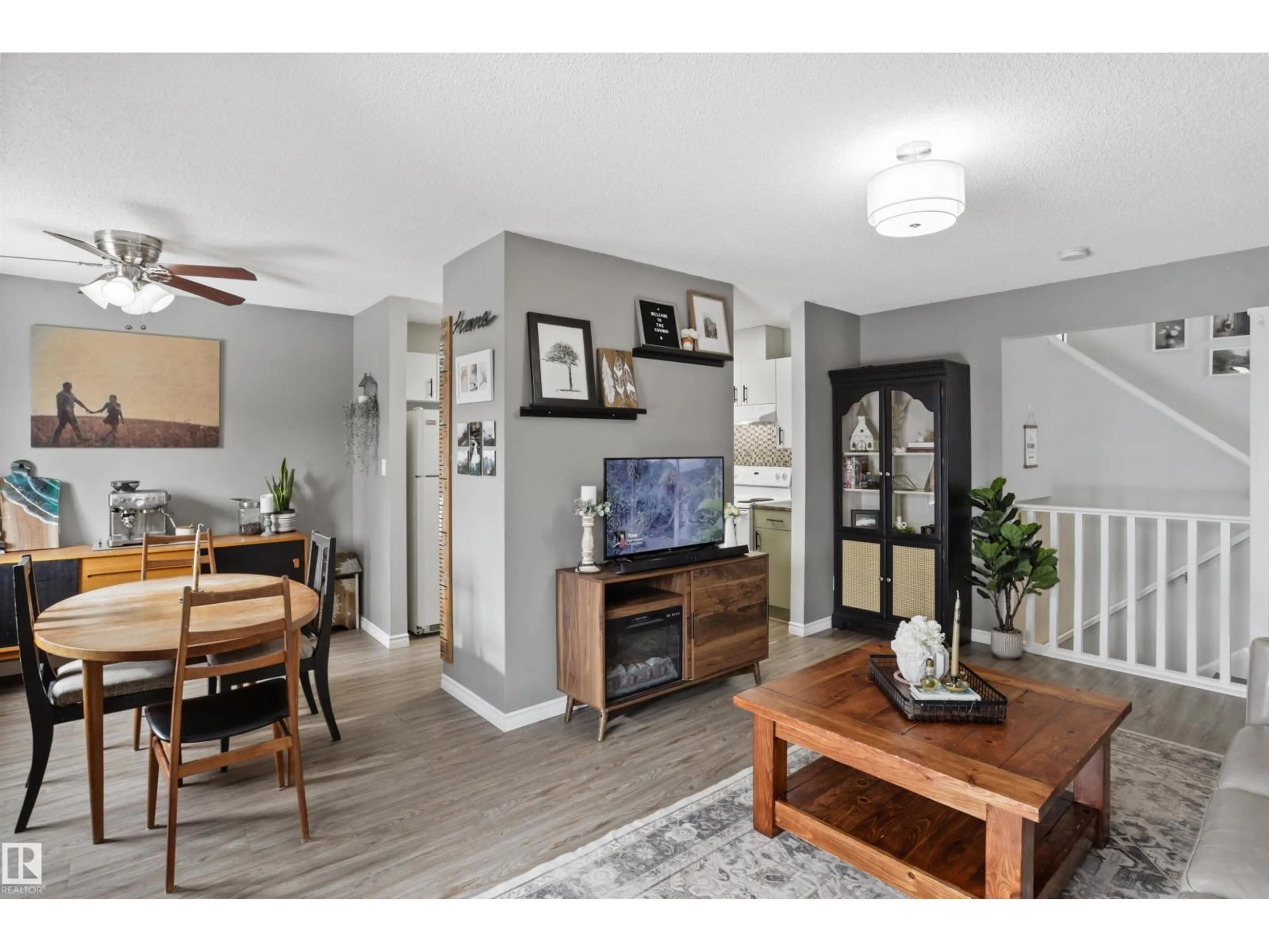 Living room with furniture, wood/laminate floor for 7 CHUNGO DR, Devon Alberta T9G1T5