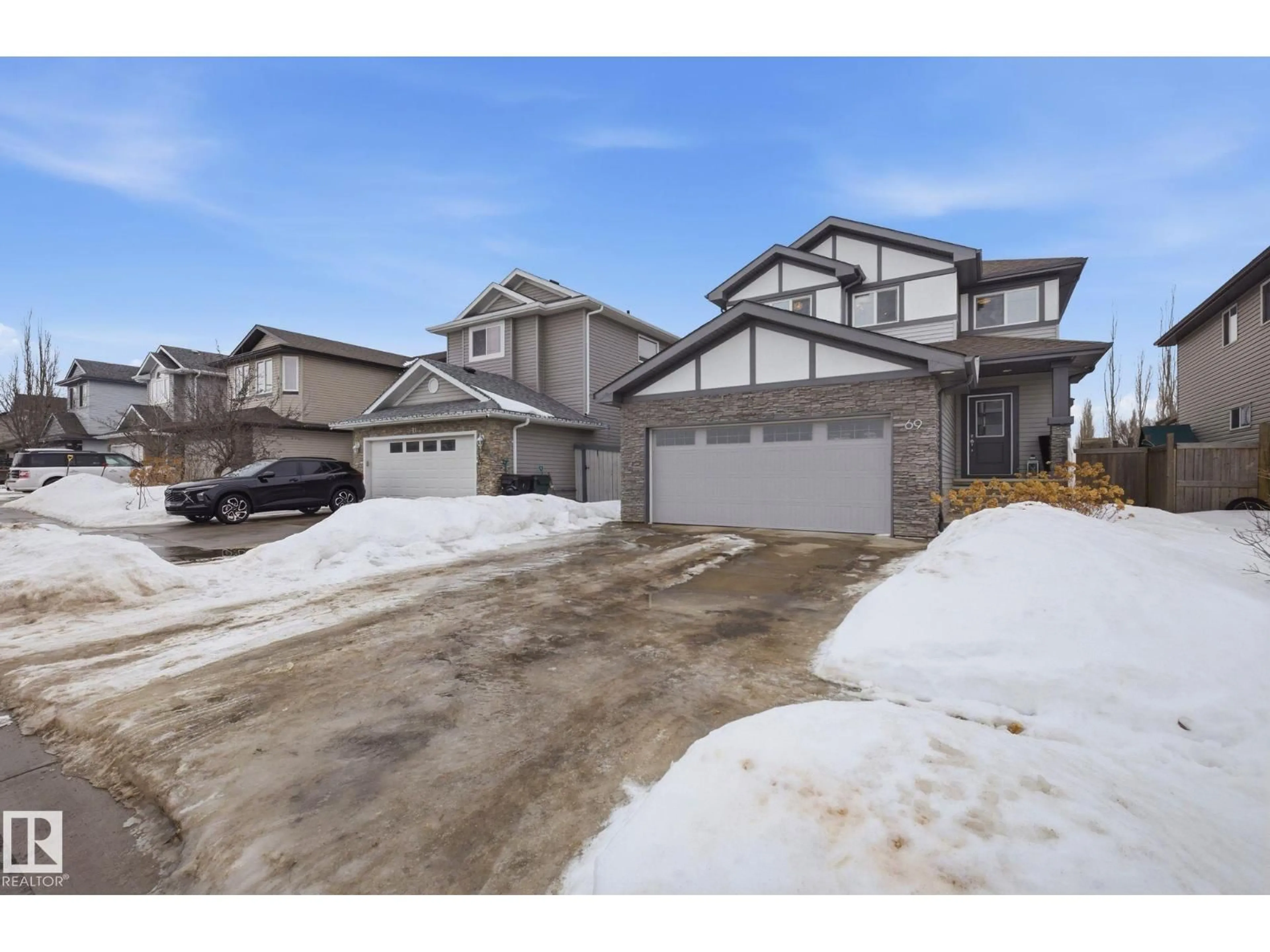 A pic from outside/outdoor area/front of a property/back of a property/a pic from drone, street for 69 AVONLEA WY, Spruce Grove Alberta T7X0H8