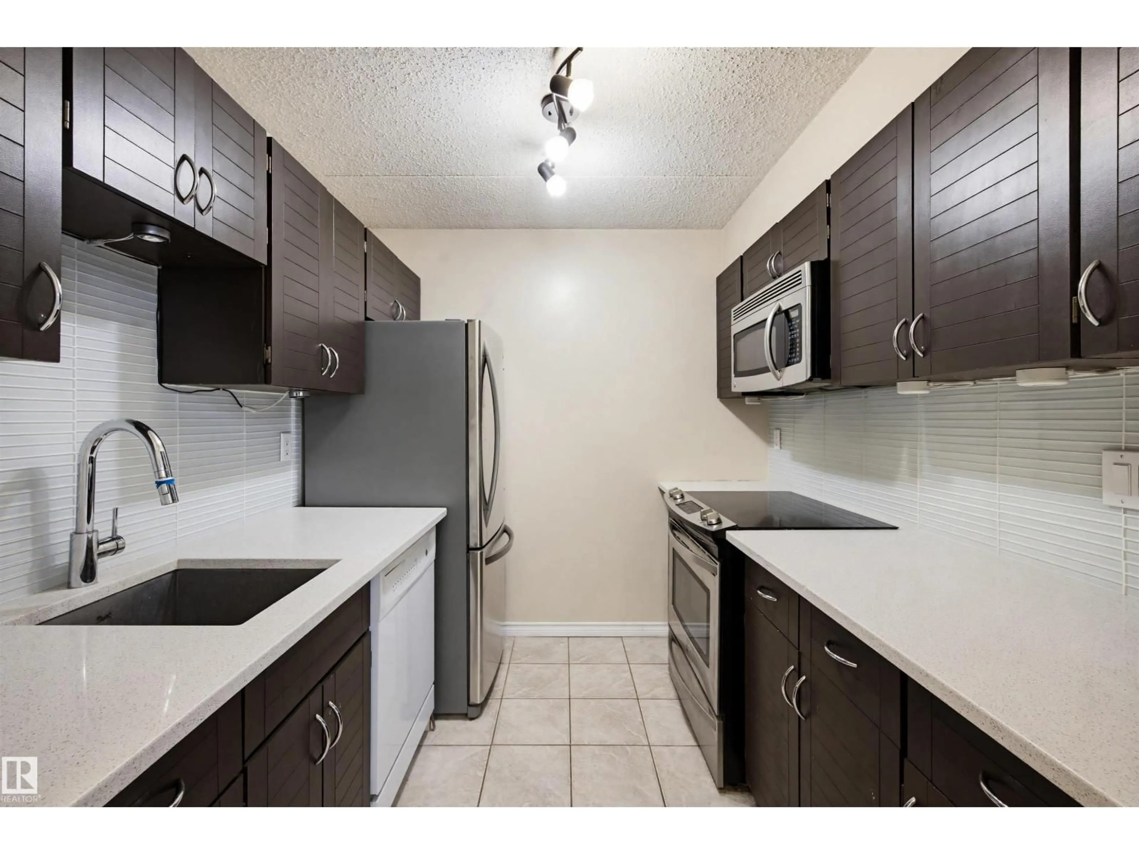 Standard kitchen, unknown for 9917 - 1106 110 ST, Edmonton Alberta T5K2N4