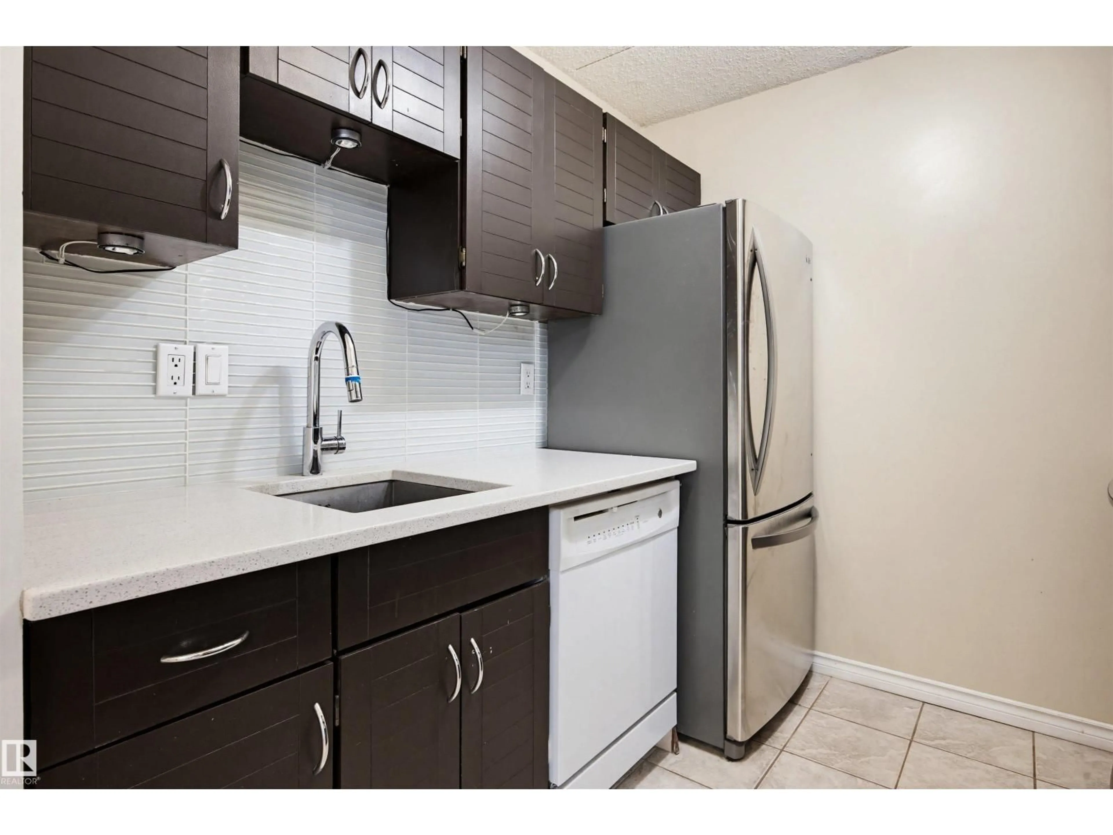Standard kitchen, unknown for 9917 - 1106 110 ST, Edmonton Alberta T5K2N4