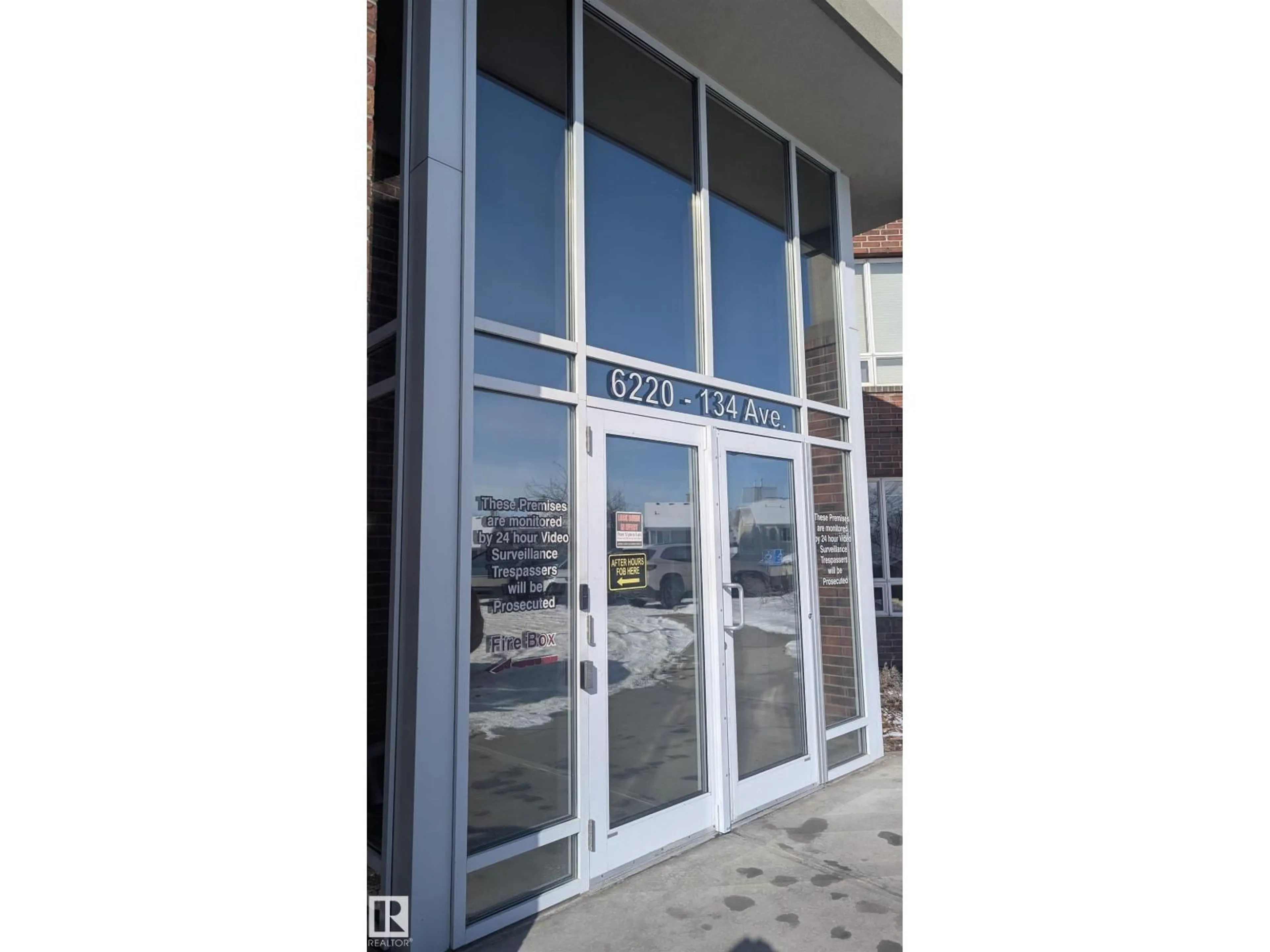 Indoor foyer for #305 - 6220 134 AV, Edmonton Alberta T5A0A8