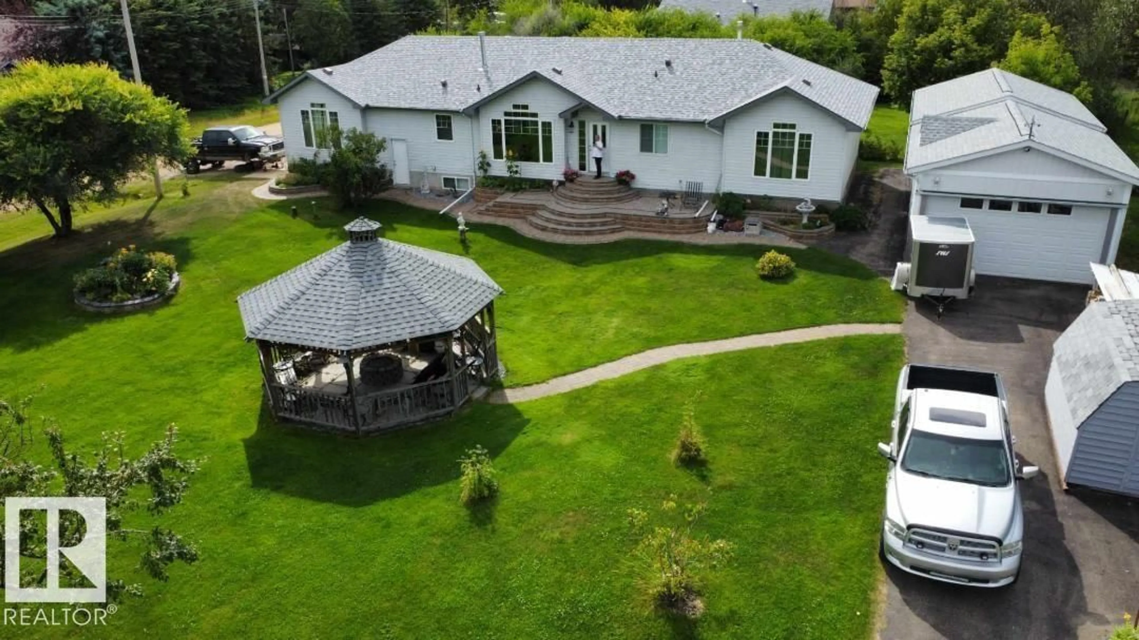 A pic from outside/outdoor area/front of a property/back of a property/a pic from drone, unknown for 5004 60 AV, Rural Wetaskiwin County Alberta T0C2C0