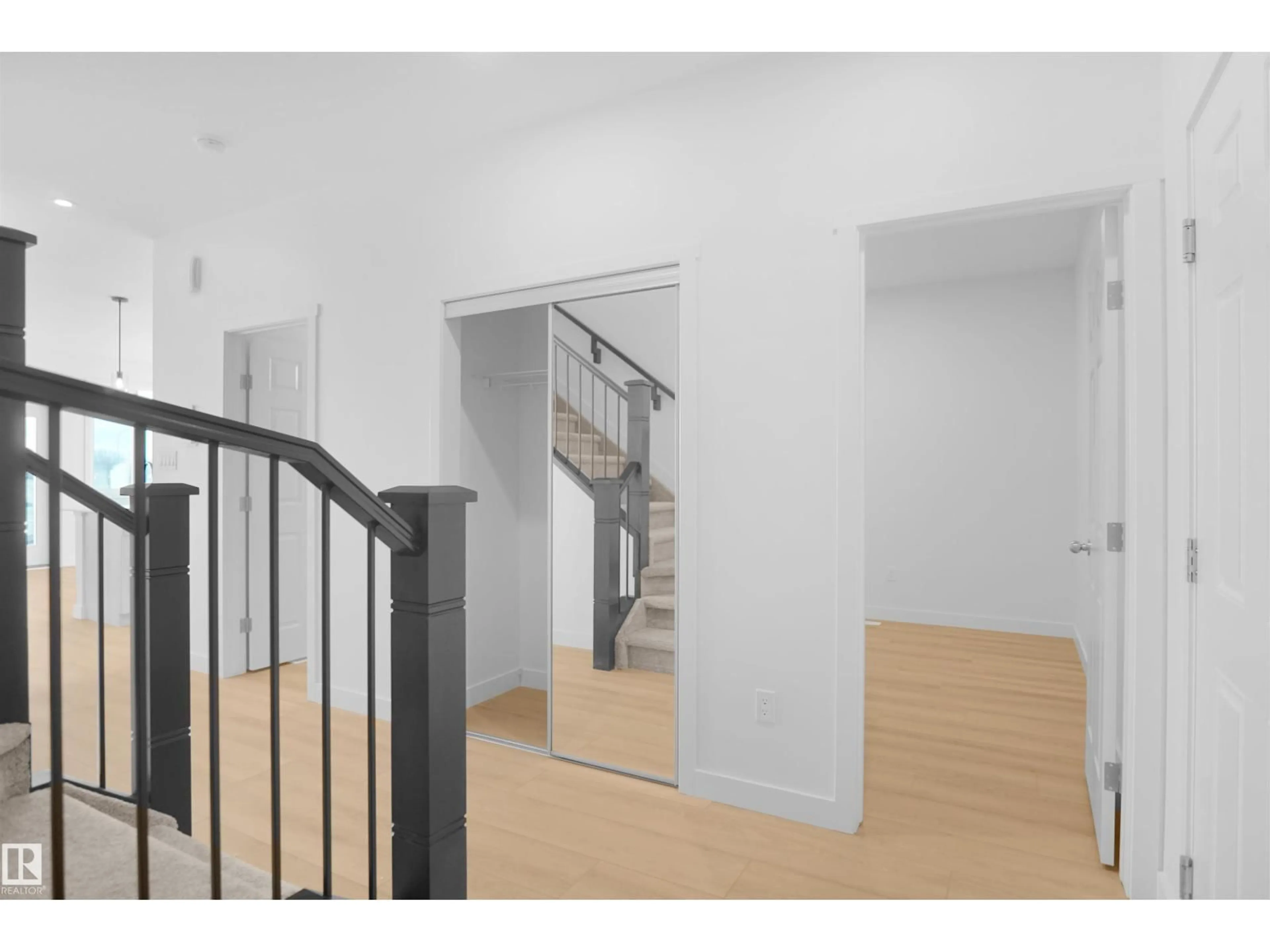 Unknown for NW - 2120 210 ST, Edmonton Alberta T6M1P9