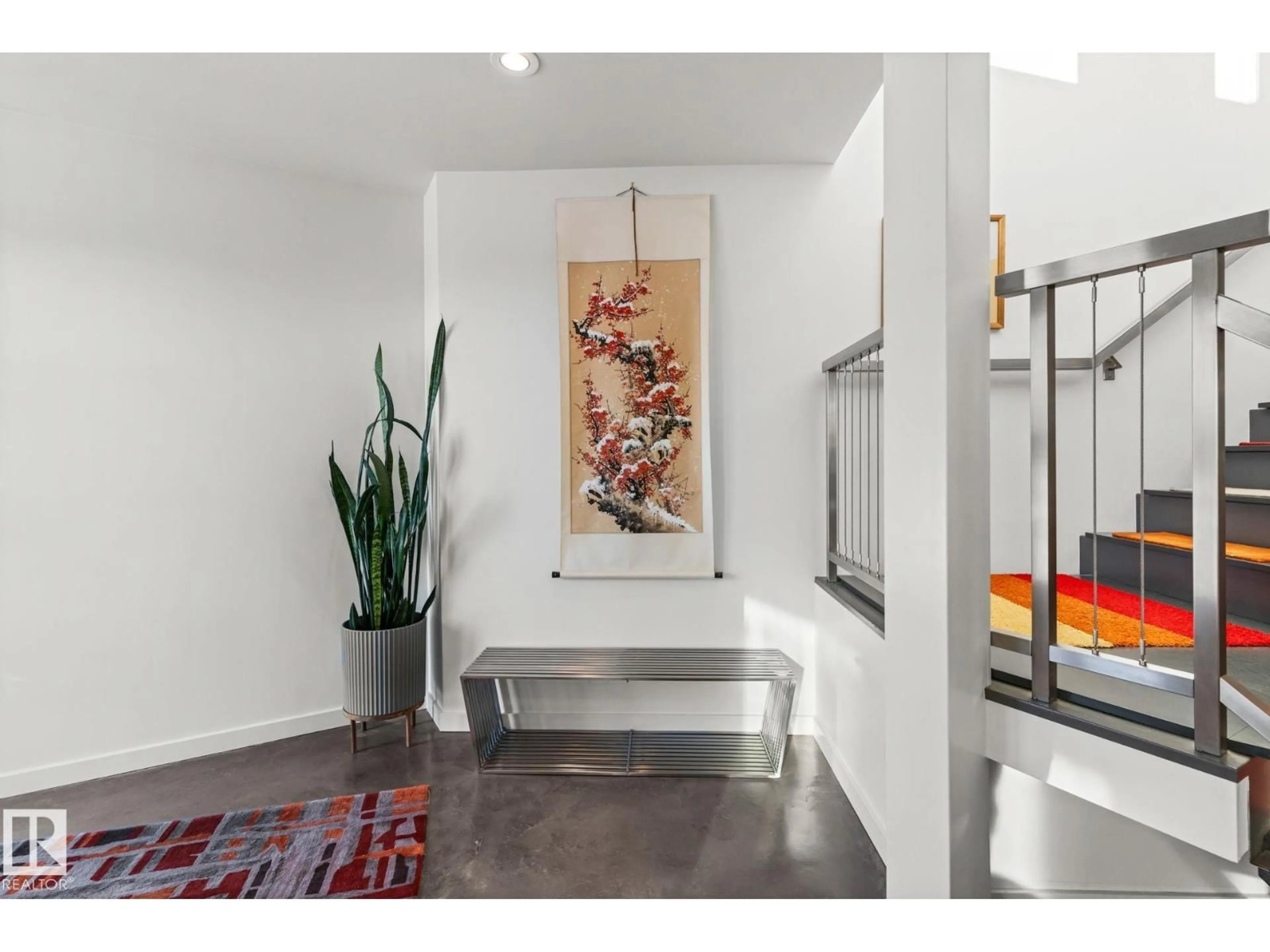 Indoor entryway for 6428 ADA BV, Edmonton Alberta T5W4P2